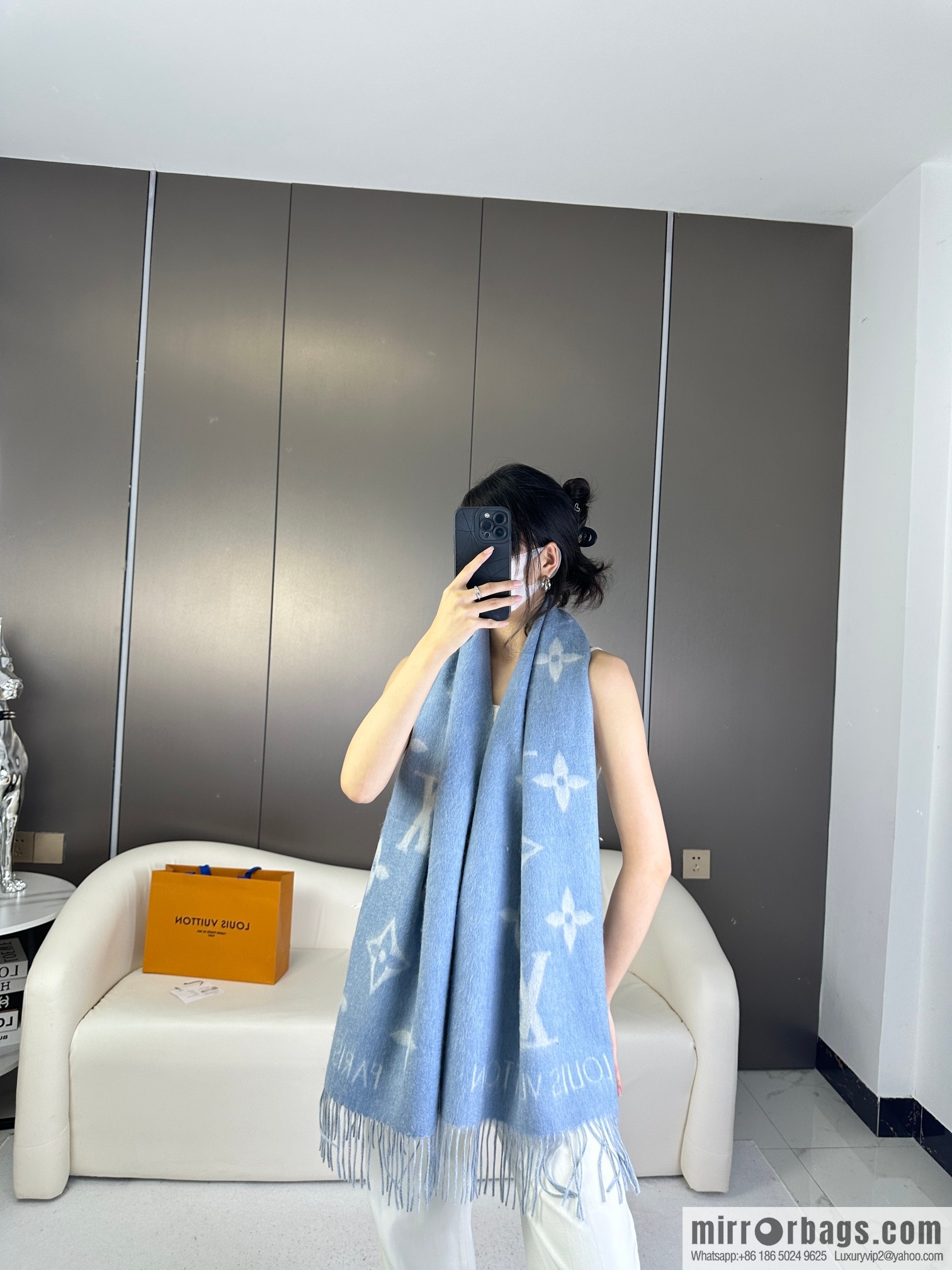 LV 𝑹𝒆𝒚𝒌𝒋𝒂𝒗𝒊𝒌 Double Sided Cashmere Scarf