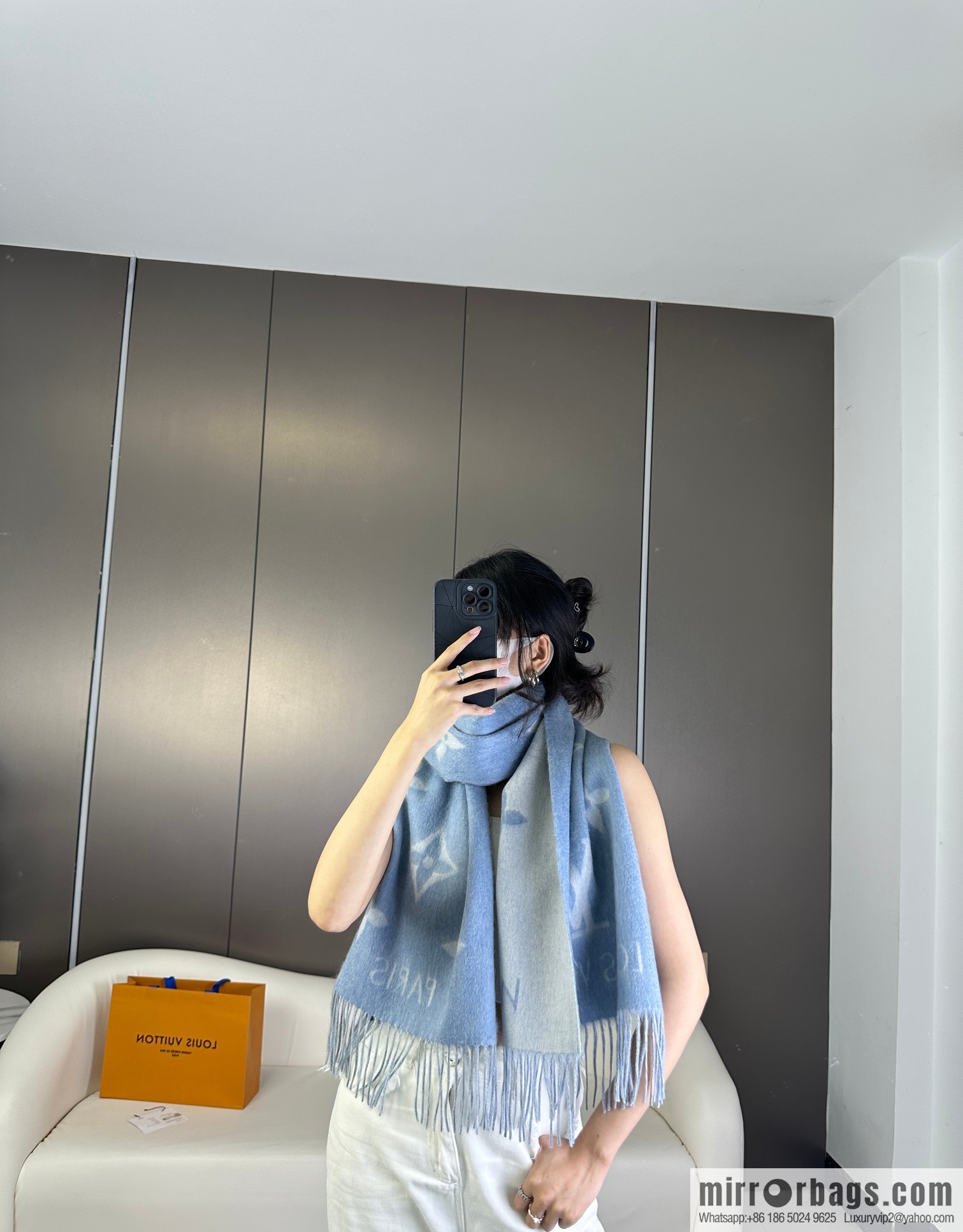 LV 𝑹𝒆𝒚𝒌𝒋𝒂𝒗𝒊𝒌 Double Sided Cashmere Scarf