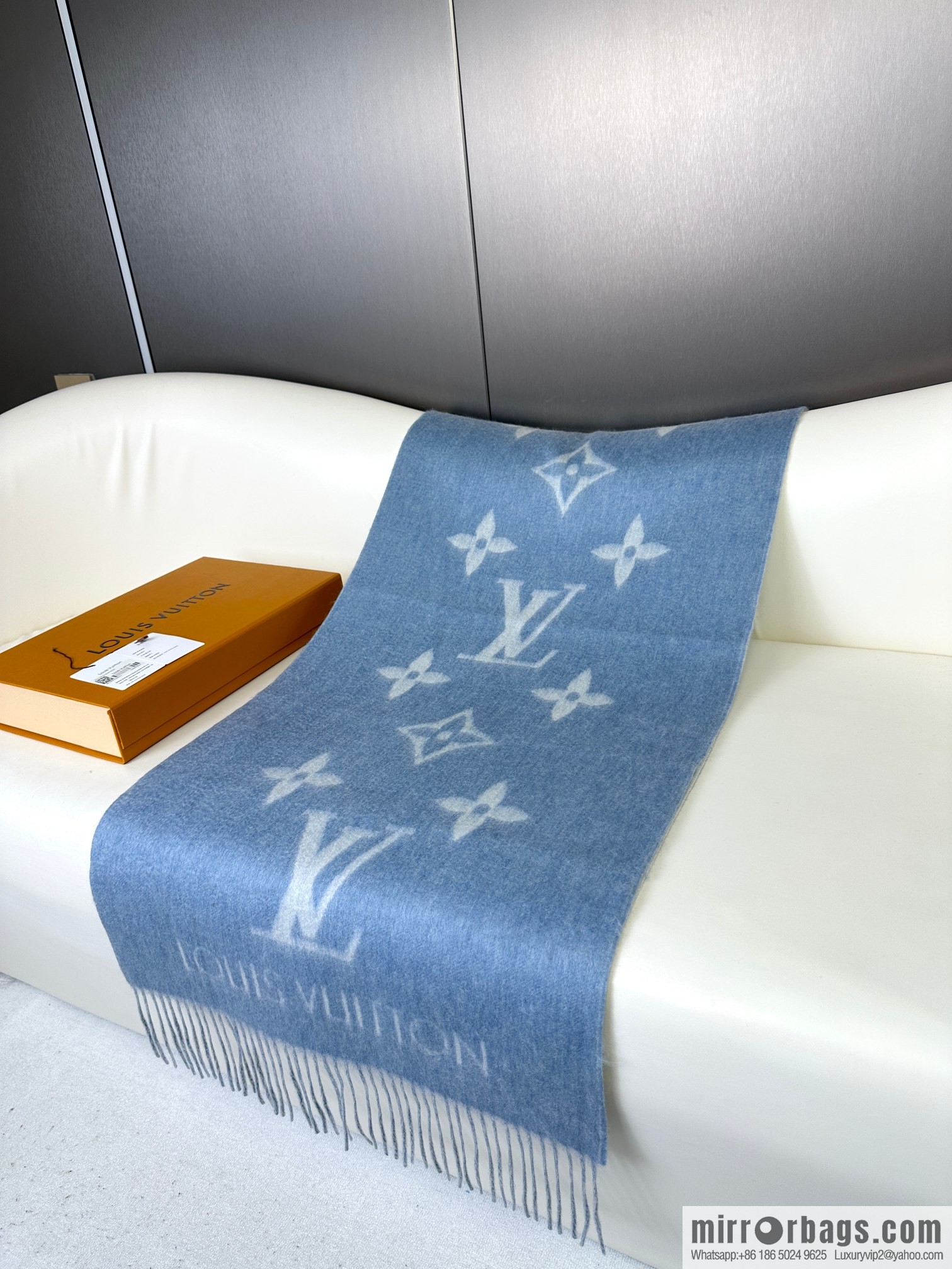 LV 𝑹𝒆𝒚𝒌𝒋𝒂𝒗𝒊𝒌 Double Sided Cashmere Scarf