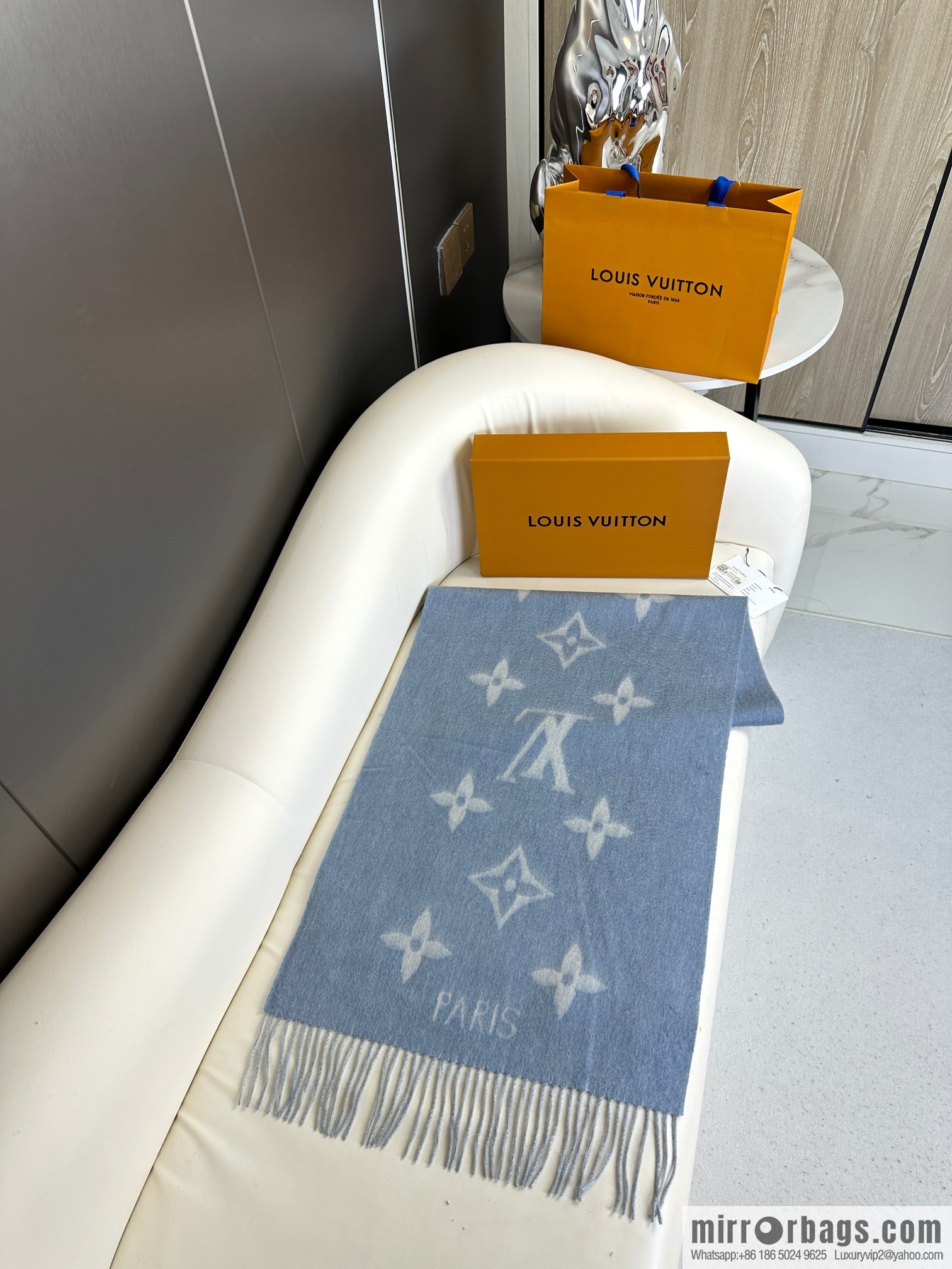LV 𝑹𝒆𝒚𝒌𝒋𝒂𝒗𝒊𝒌 Double Sided Cashmere Scarf