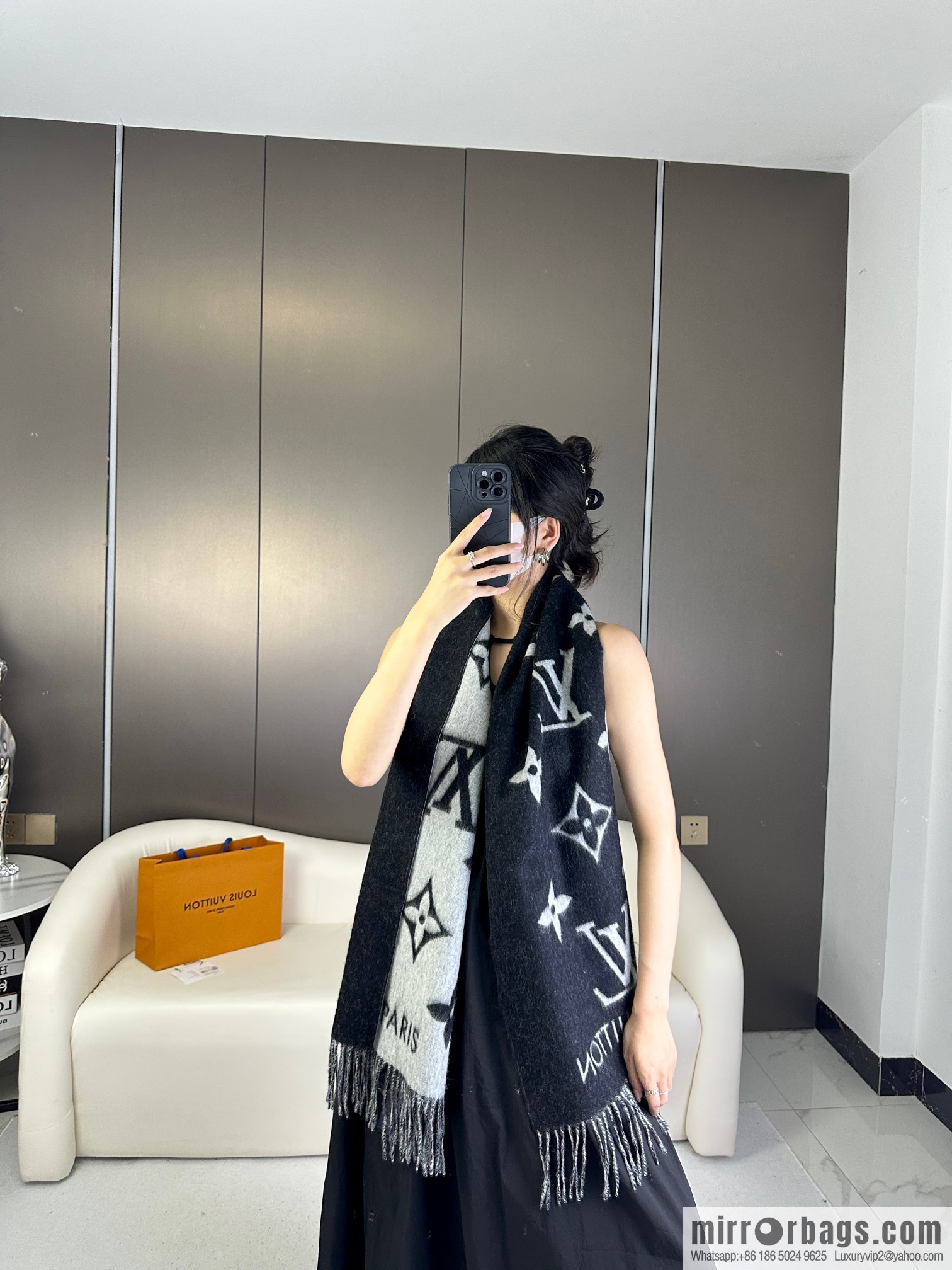 LV 𝑹𝒆𝒚𝒌𝒋𝒂𝒗𝒊𝒌 Double Sided Cashmere Scarf