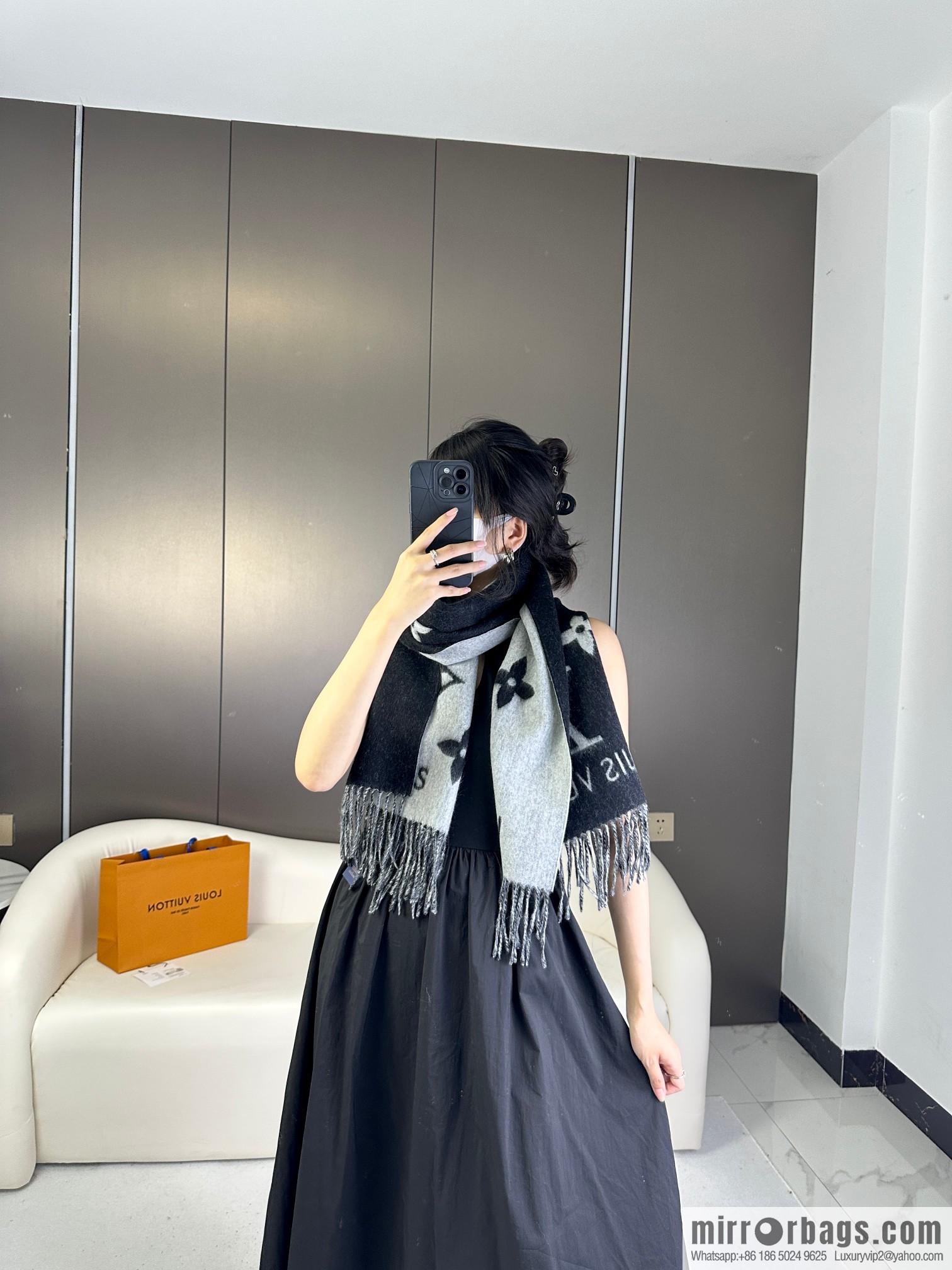LV 𝑹𝒆𝒚𝒌𝒋𝒂𝒗𝒊𝒌 Double Sided Cashmere Scarf