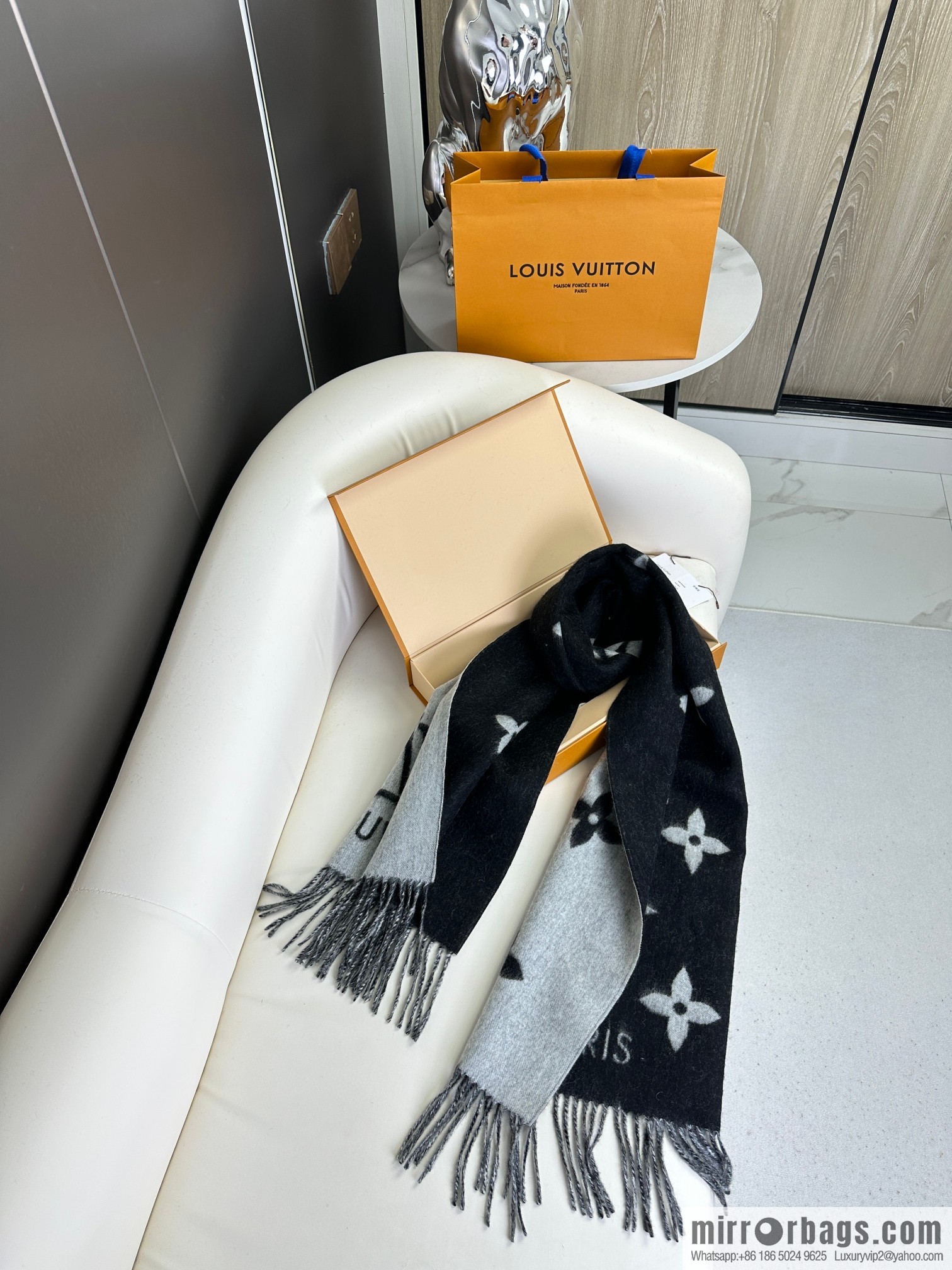 LV 𝑹𝒆𝒚𝒌𝒋𝒂𝒗𝒊𝒌 Double Sided Cashmere Scarf