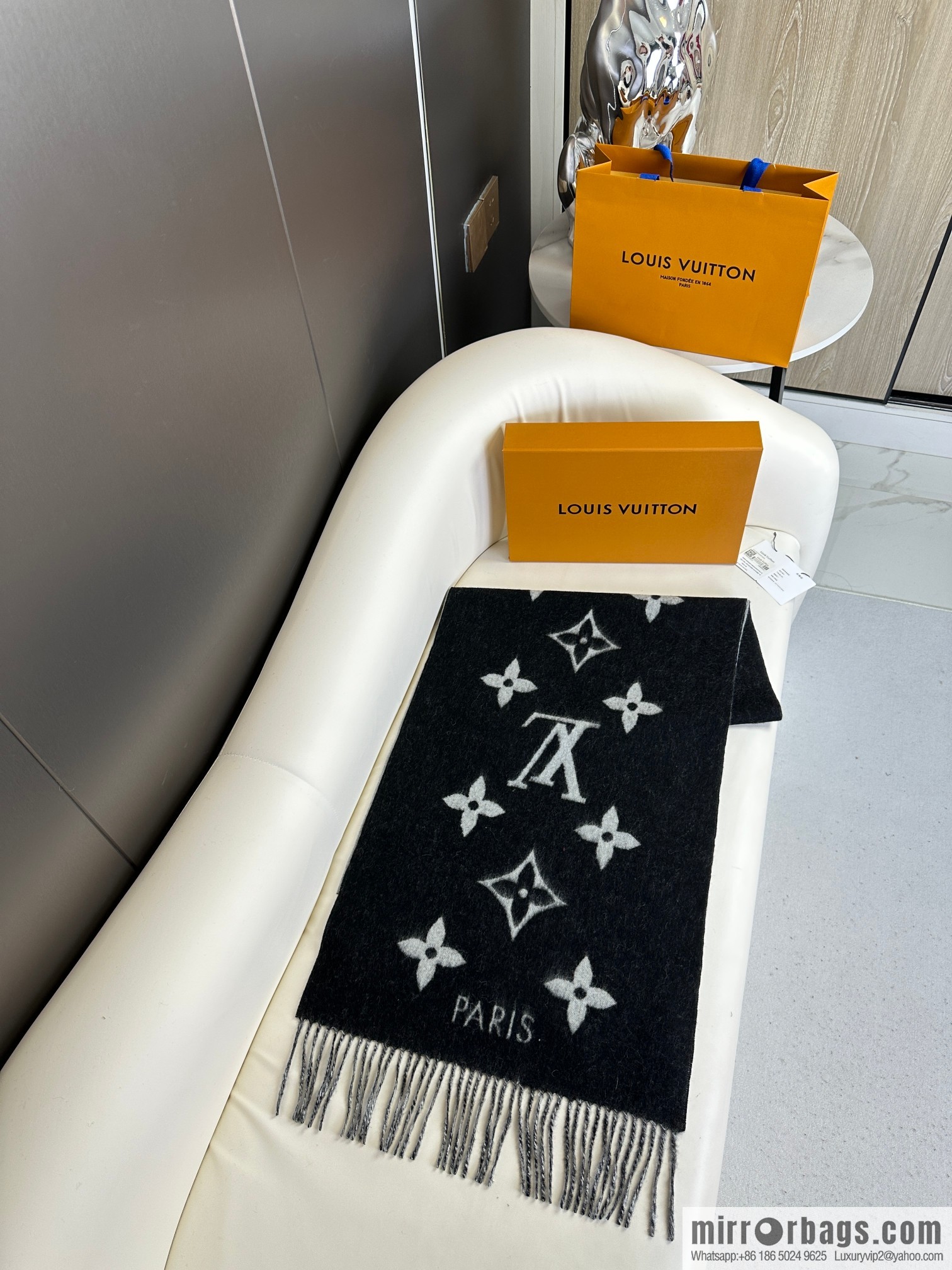 LV 𝑹𝒆𝒚𝒌𝒋𝒂𝒗𝒊𝒌 Double Sided Cashmere Scarf