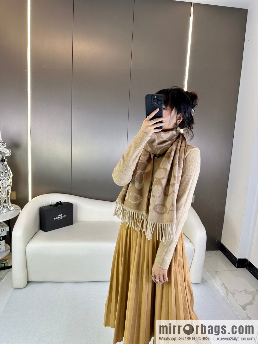 COACH Coach 2023 New Wool Shawl