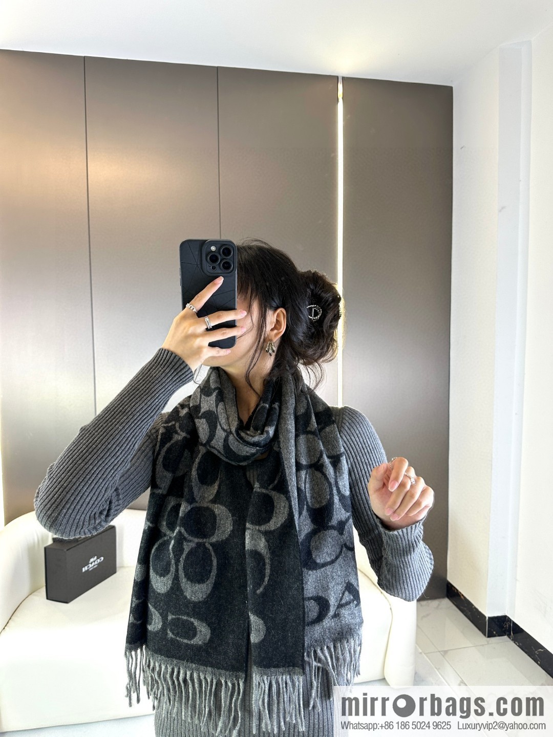 COACH Coach 2023 New Wool Shawl