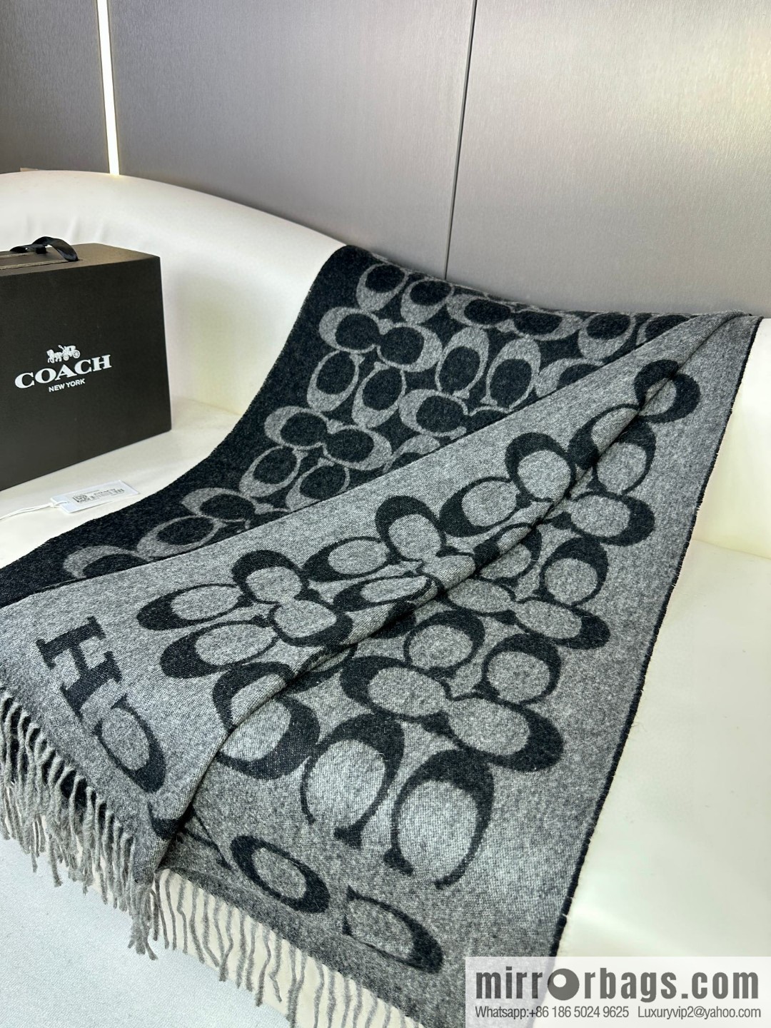 COACH Coach 2023 New Wool Shawl