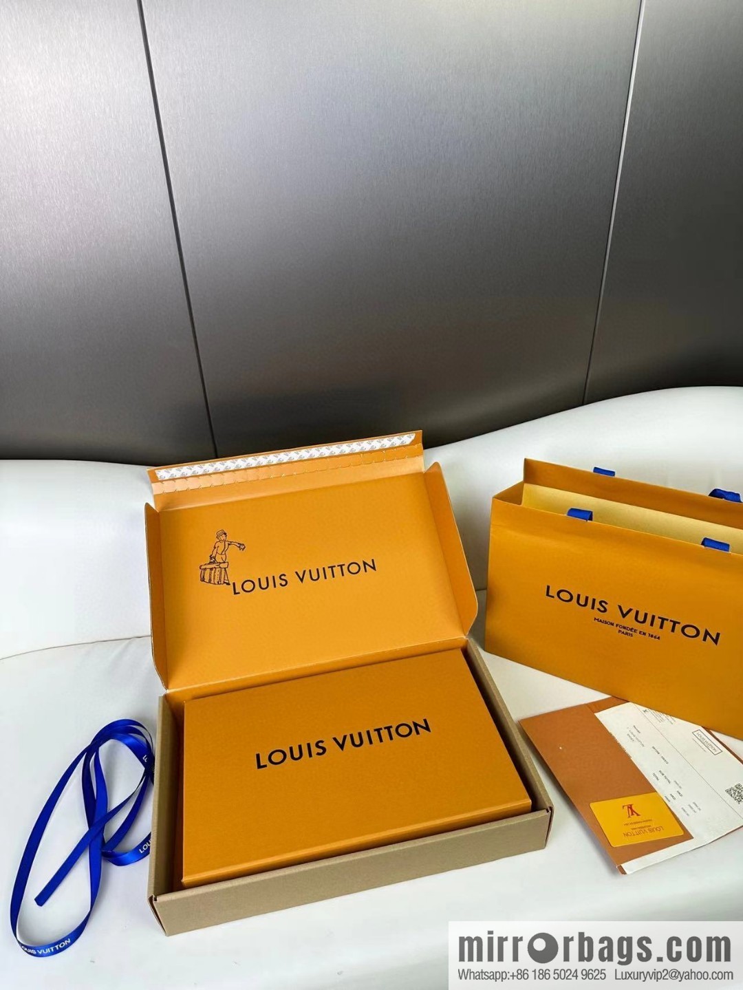 LV Huo Siyan's latest pink milk tea scarf