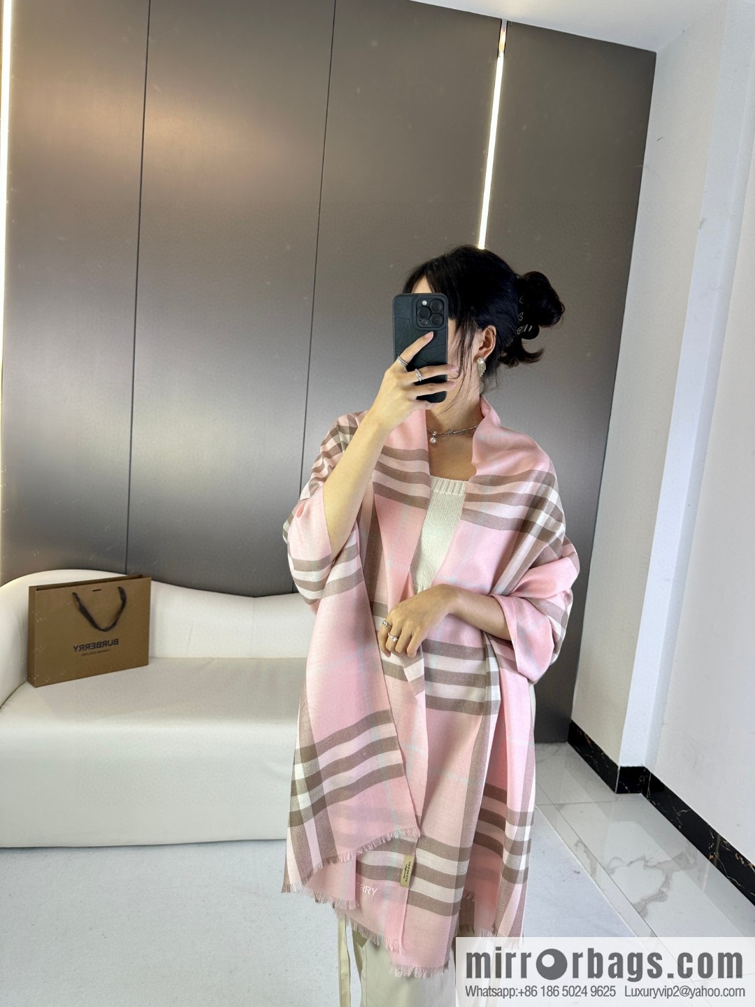 Burberry, the latest classic blend collection, English checked cashmere scarf