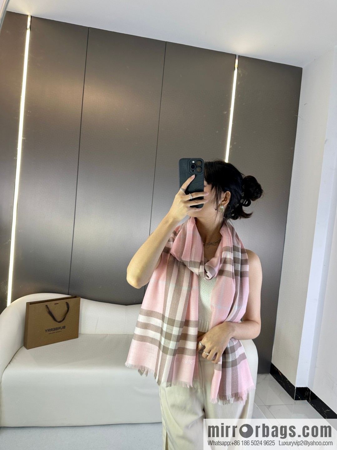 Burberry, the latest classic blend collection, English checked cashmere scarf