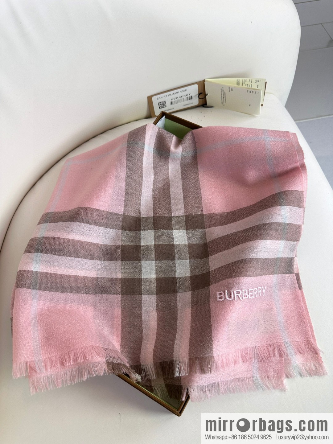 Burberry, the latest classic blend collection, English checked cashmere scarf