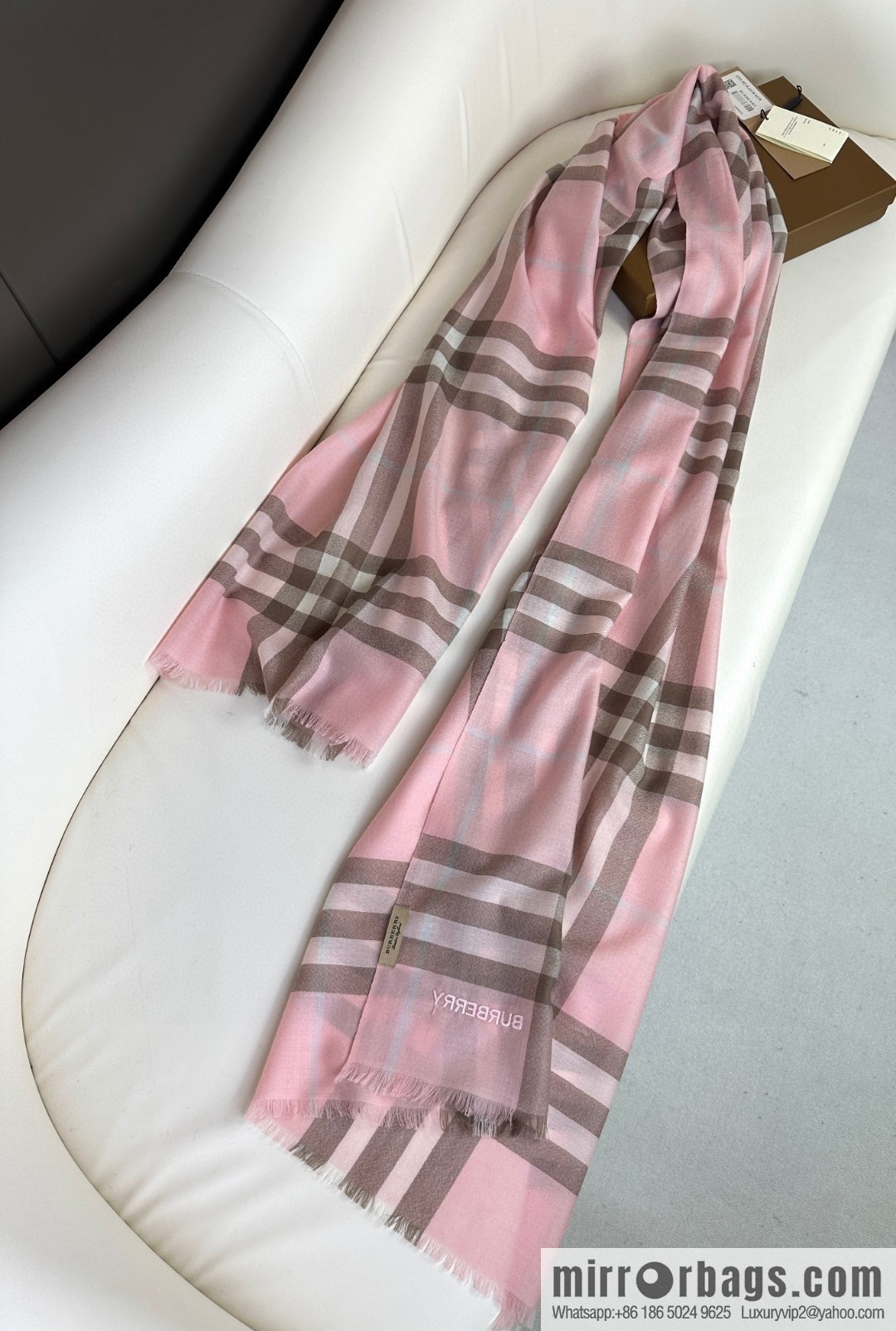 Burberry, the latest classic blend collection, English checked cashmere scarf