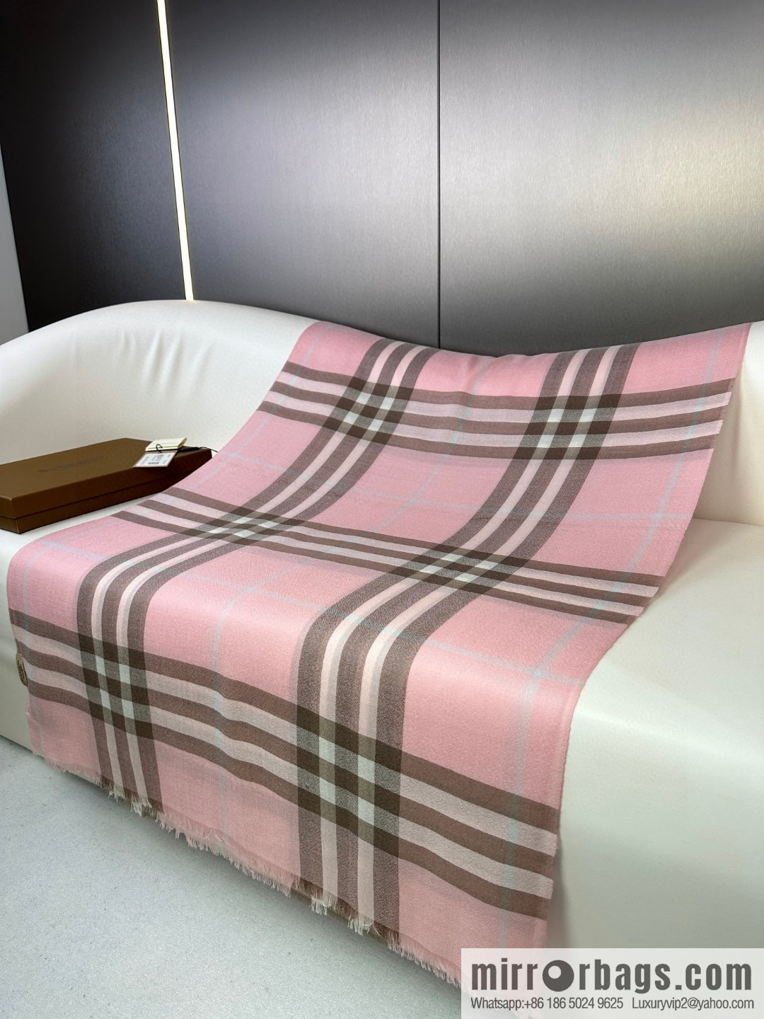 Burberry, the latest classic blend collection, English checked cashmere scarf
