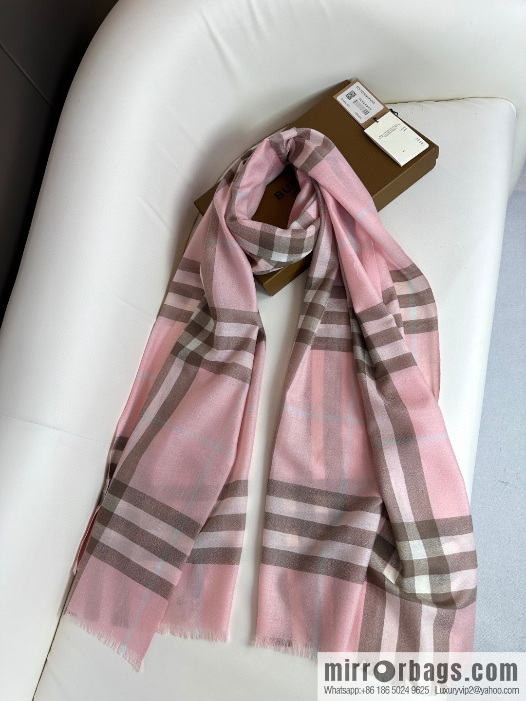 Burberry, the latest classic blend collection, English checked cashmere scarf
