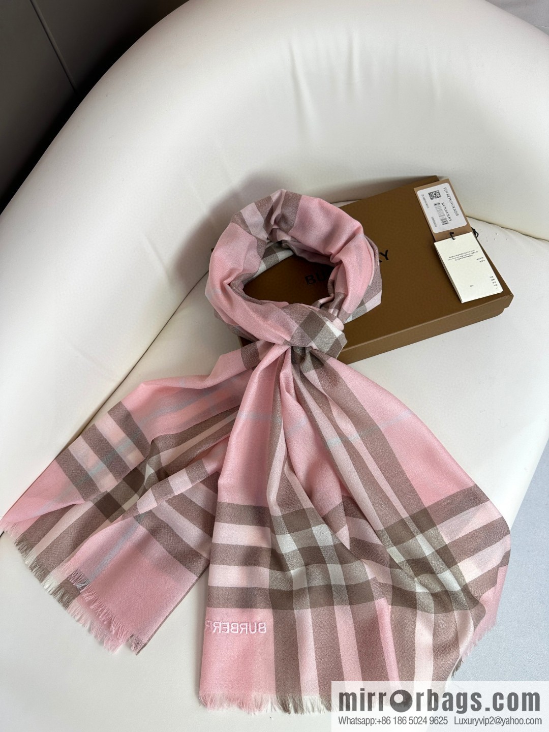 Burberry, the latest classic blend collection, English checked cashmere scarf
