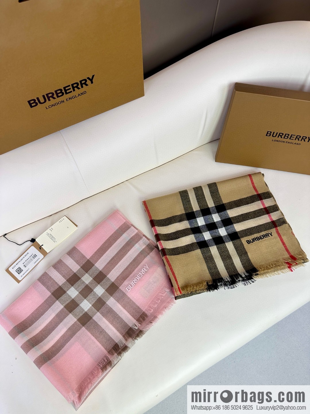 Burberry, the latest classic blend collection, English checked cashmere scarf