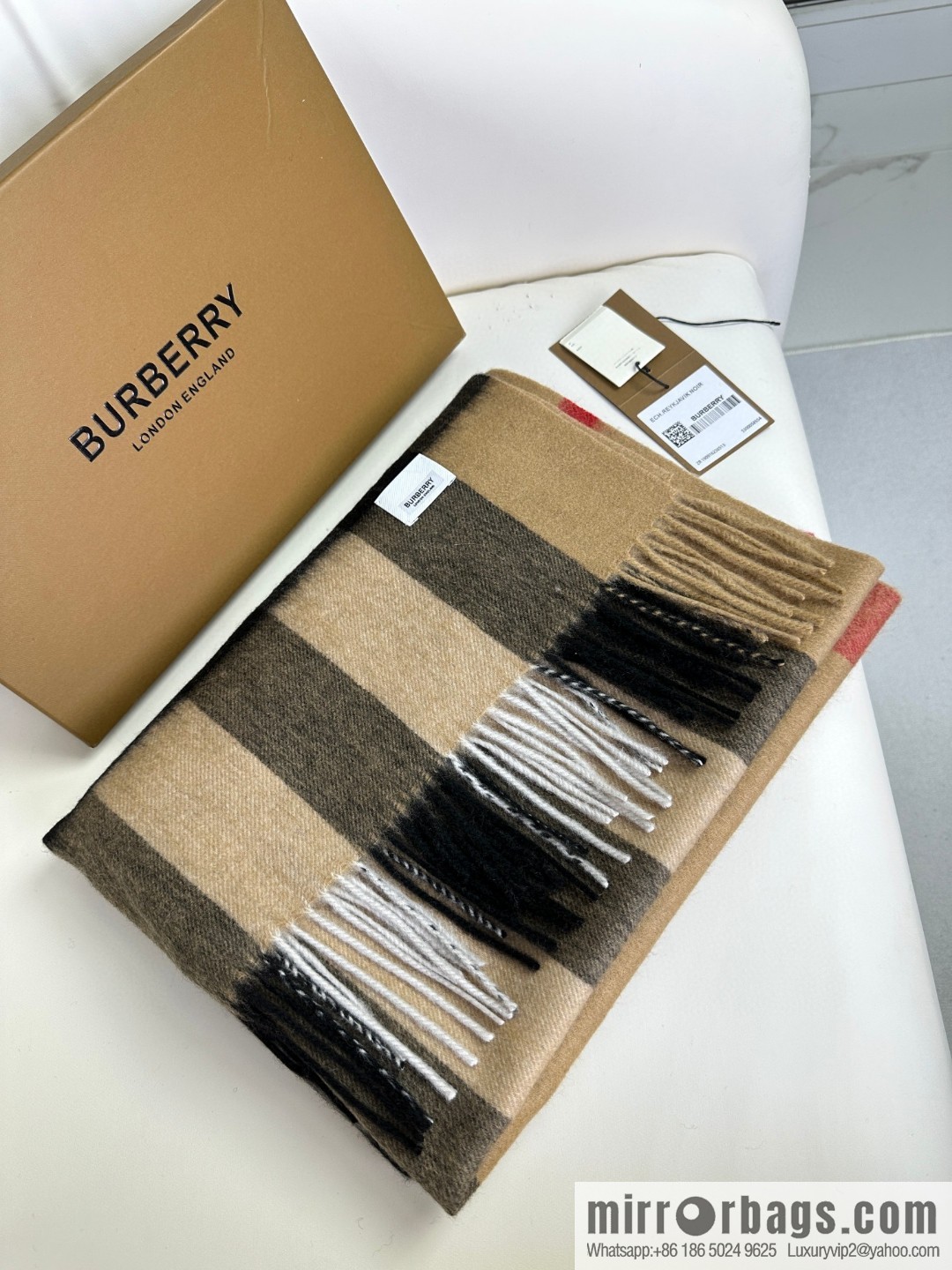 Burberry, classic big plaid shawl