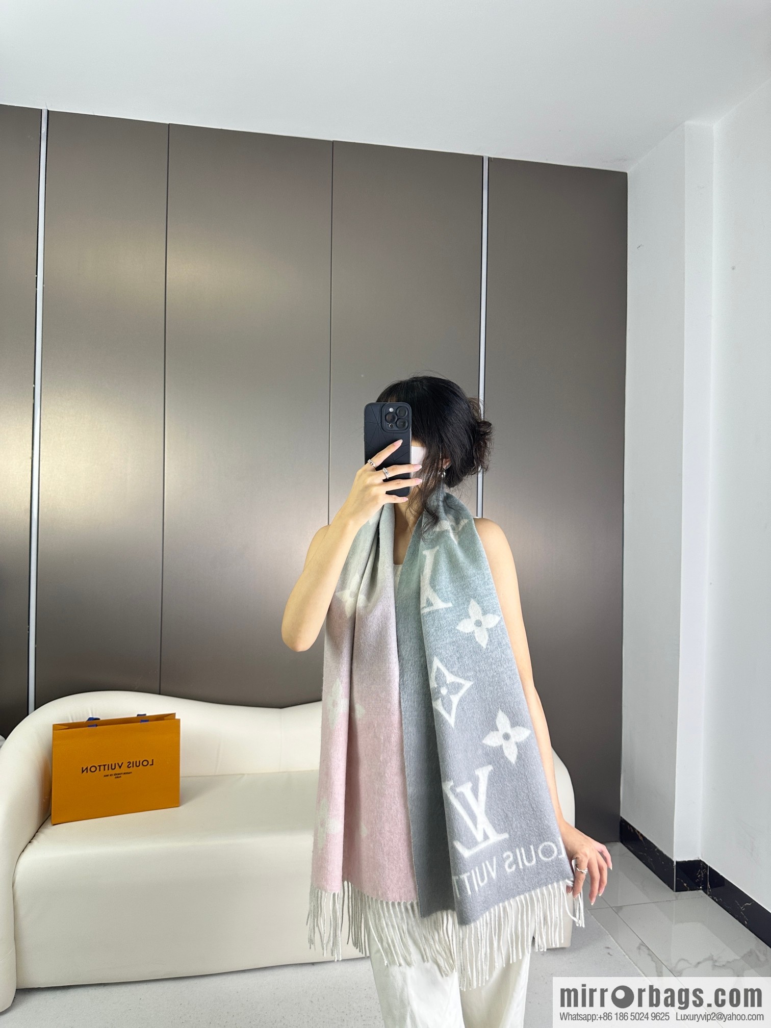LV 𝑹𝒆𝒚𝒌𝒋𝒂𝒗𝒊𝒌 Double Sided Cashmere Scarf