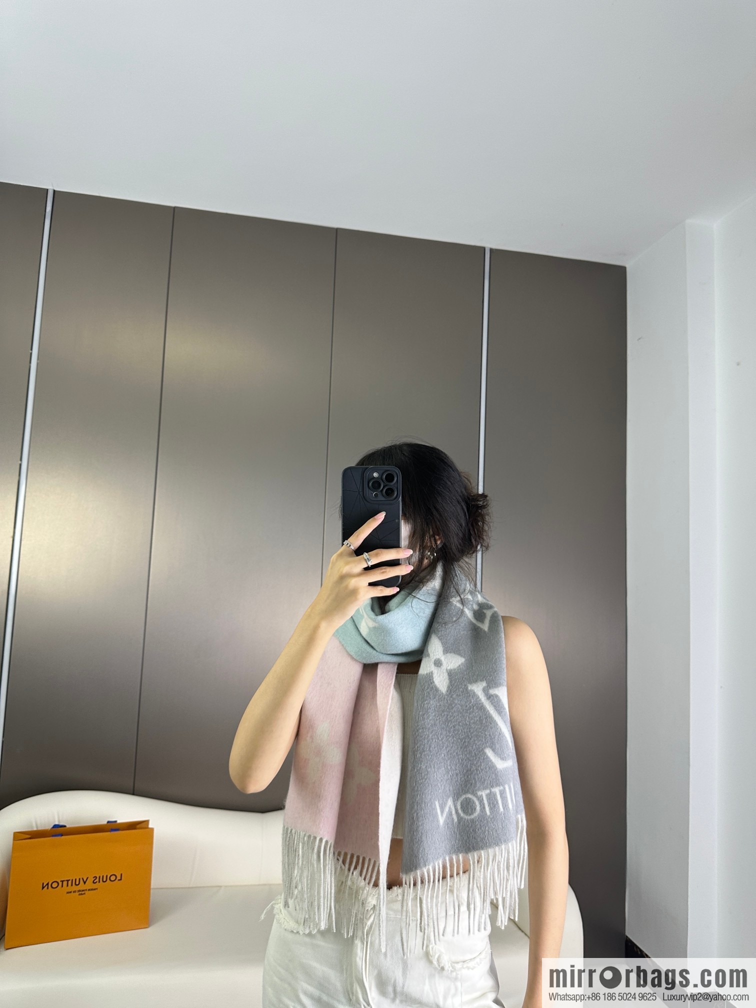 LV 𝑹𝒆𝒚𝒌𝒋𝒂𝒗𝒊𝒌 Double Sided Cashmere Scarf