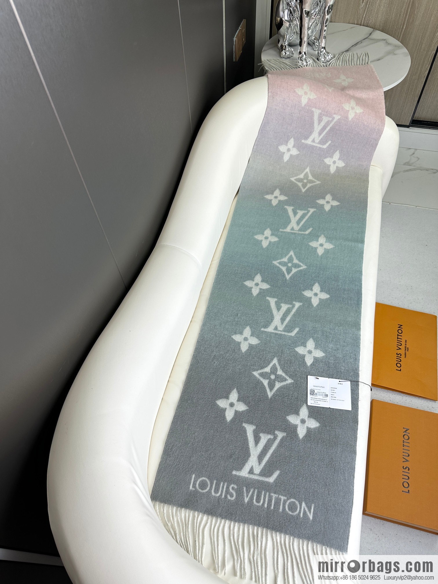 LV 𝑹𝒆𝒚𝒌𝒋𝒂𝒗𝒊𝒌 Double Sided Cashmere Scarf