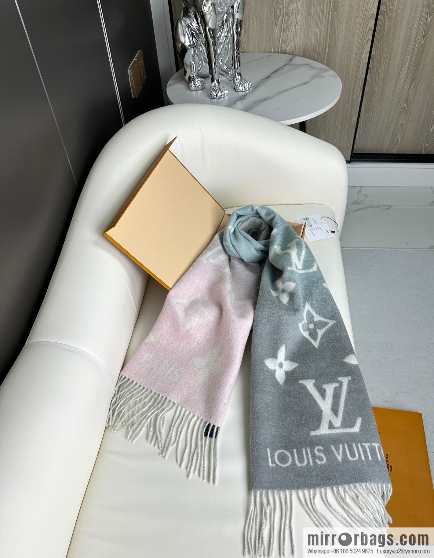 LV 𝑹𝒆𝒚𝒌𝒋𝒂𝒗𝒊𝒌 Double Sided Cashmere Scarf