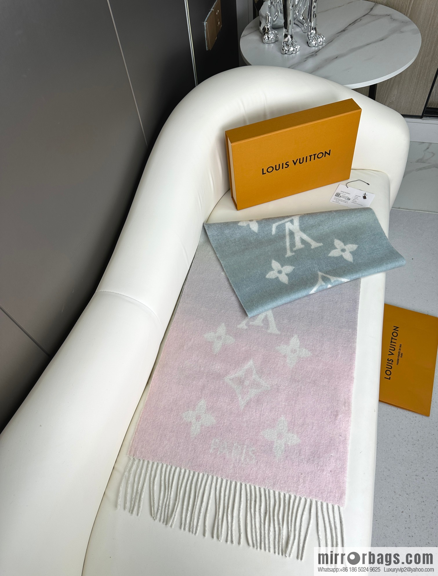 LV 𝑹𝒆𝒚𝒌𝒋𝒂𝒗𝒊𝒌 Double Sided Cashmere Scarf