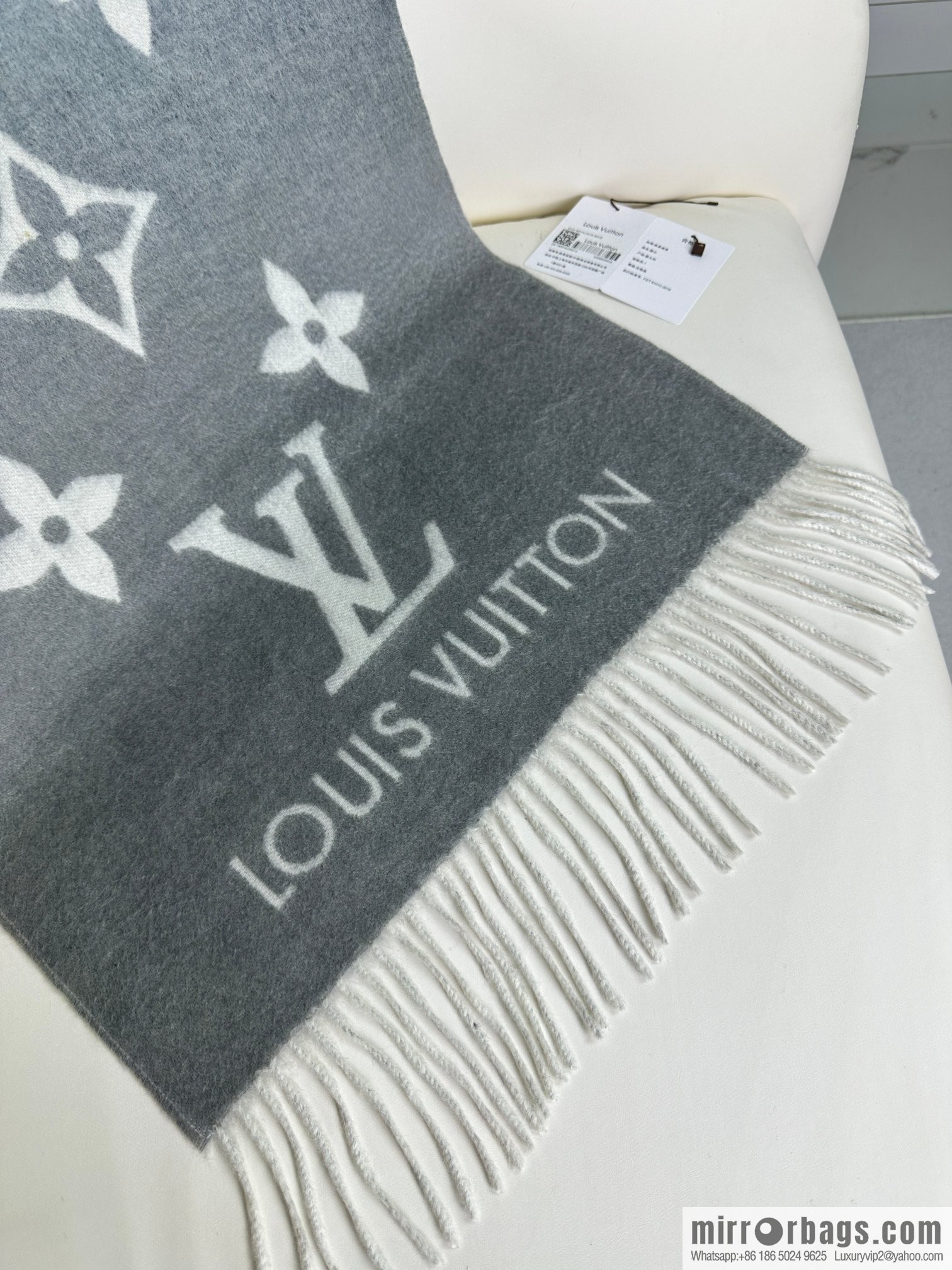 LV 𝑹𝒆𝒚𝒌𝒋𝒂𝒗𝒊𝒌 Double Sided Cashmere Scarf