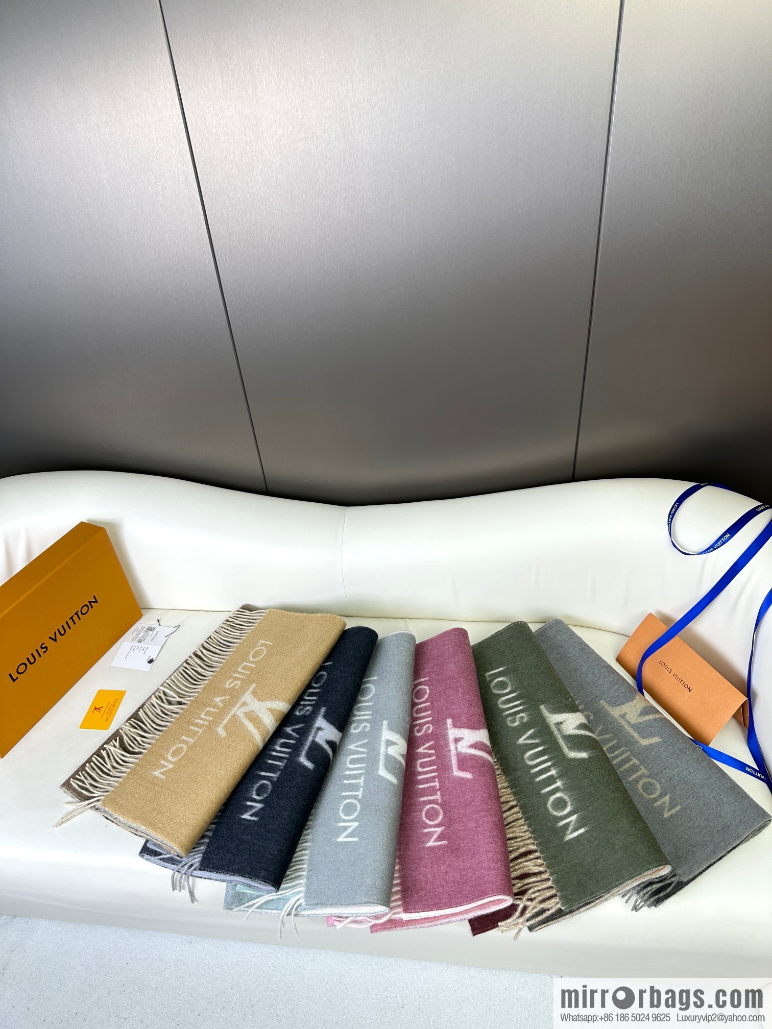 LV 𝑹𝒆𝒚𝒌𝒋𝒂𝒗𝒊𝒌 Double Sided Cashmere Scarf
