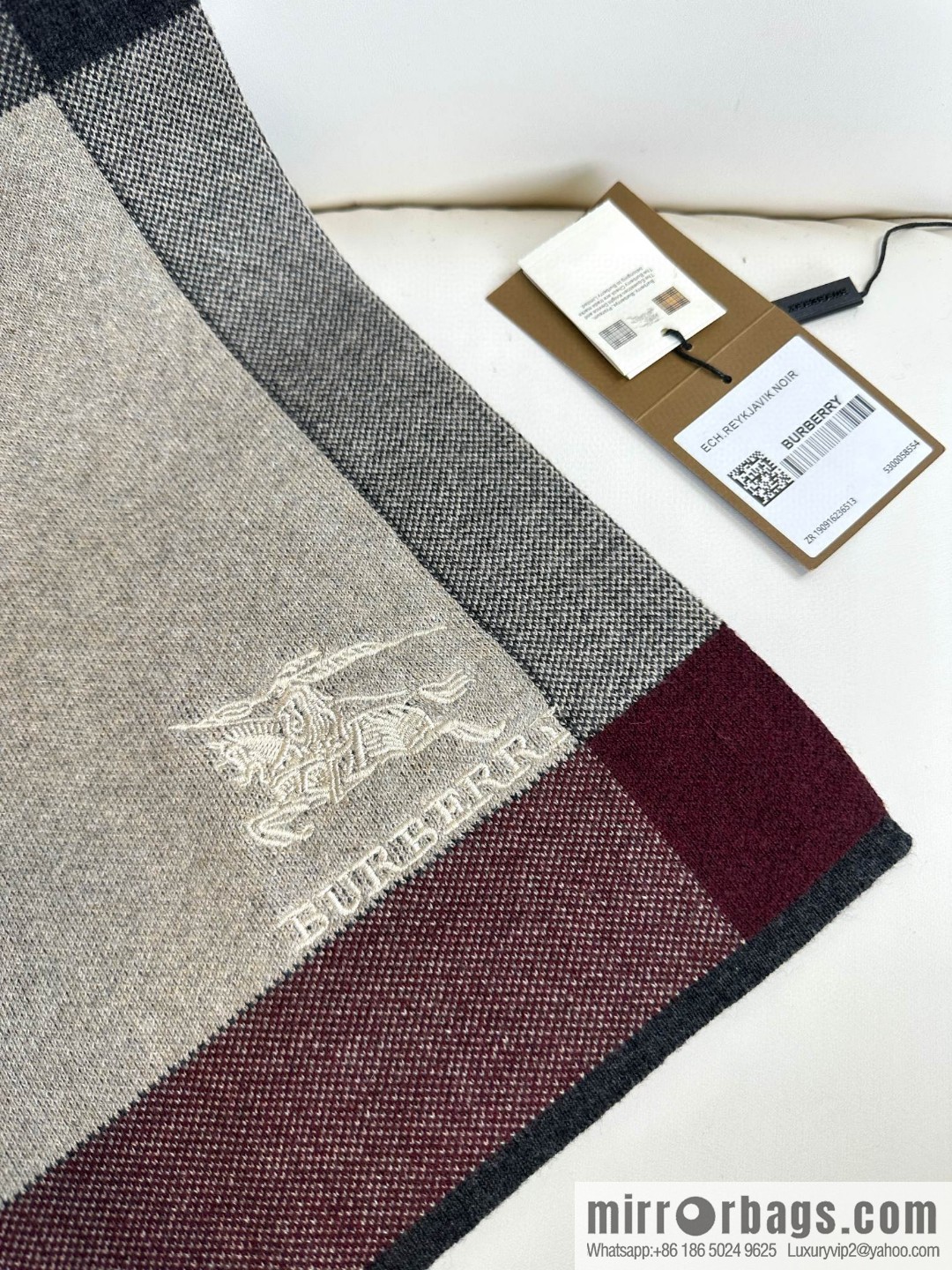 Burberry, classic warhorse plaid, high-end men's scarf