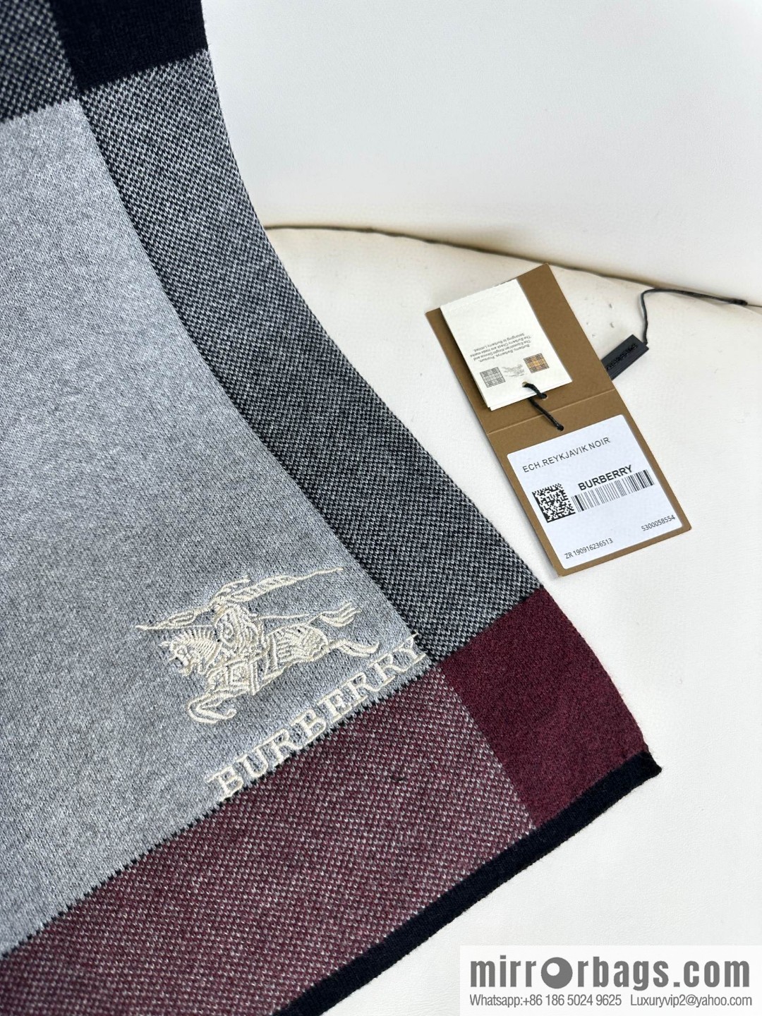 Burberry, classic warhorse plaid, high-end men's scarf