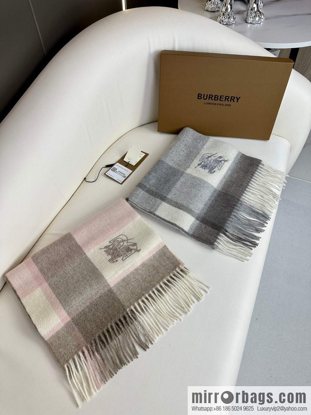 Burberry Burberry will push away the new model in 2023, the new standard of war horse, and the cashmere scarf.