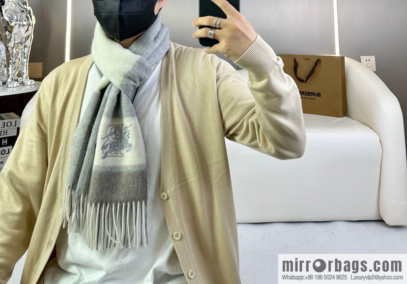 Burberry Burberry will push away the new model in 2023, the new standard of war horse, and the cashmere scarf.