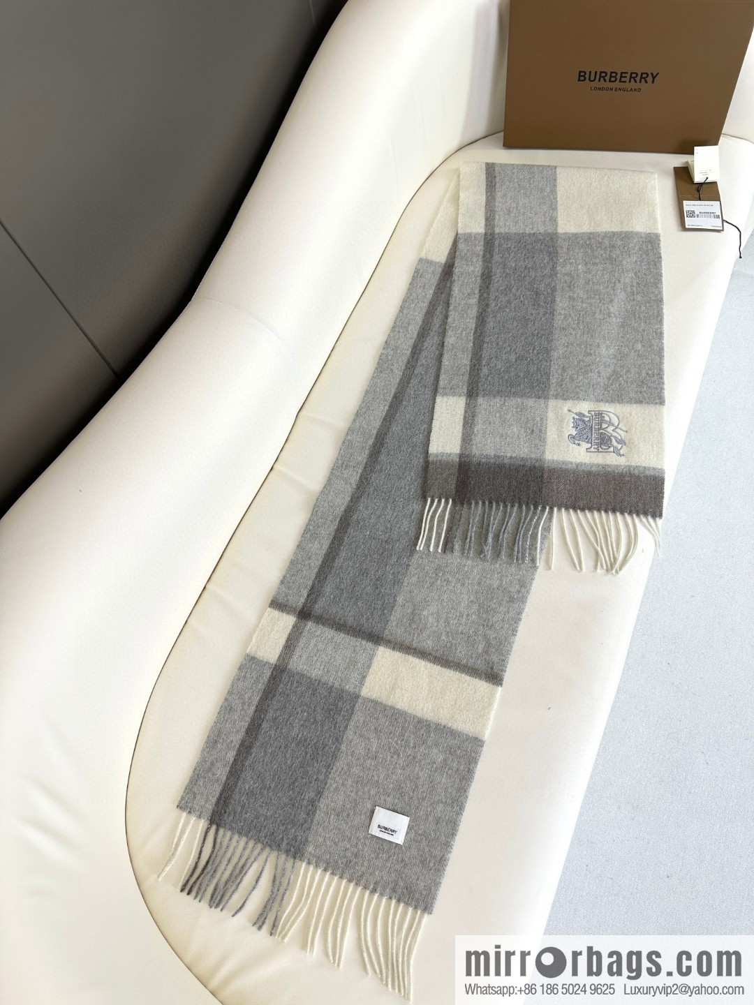 Burberry Burberry will push away the new model in 2023, the new standard of war horse, and the cashmere scarf.