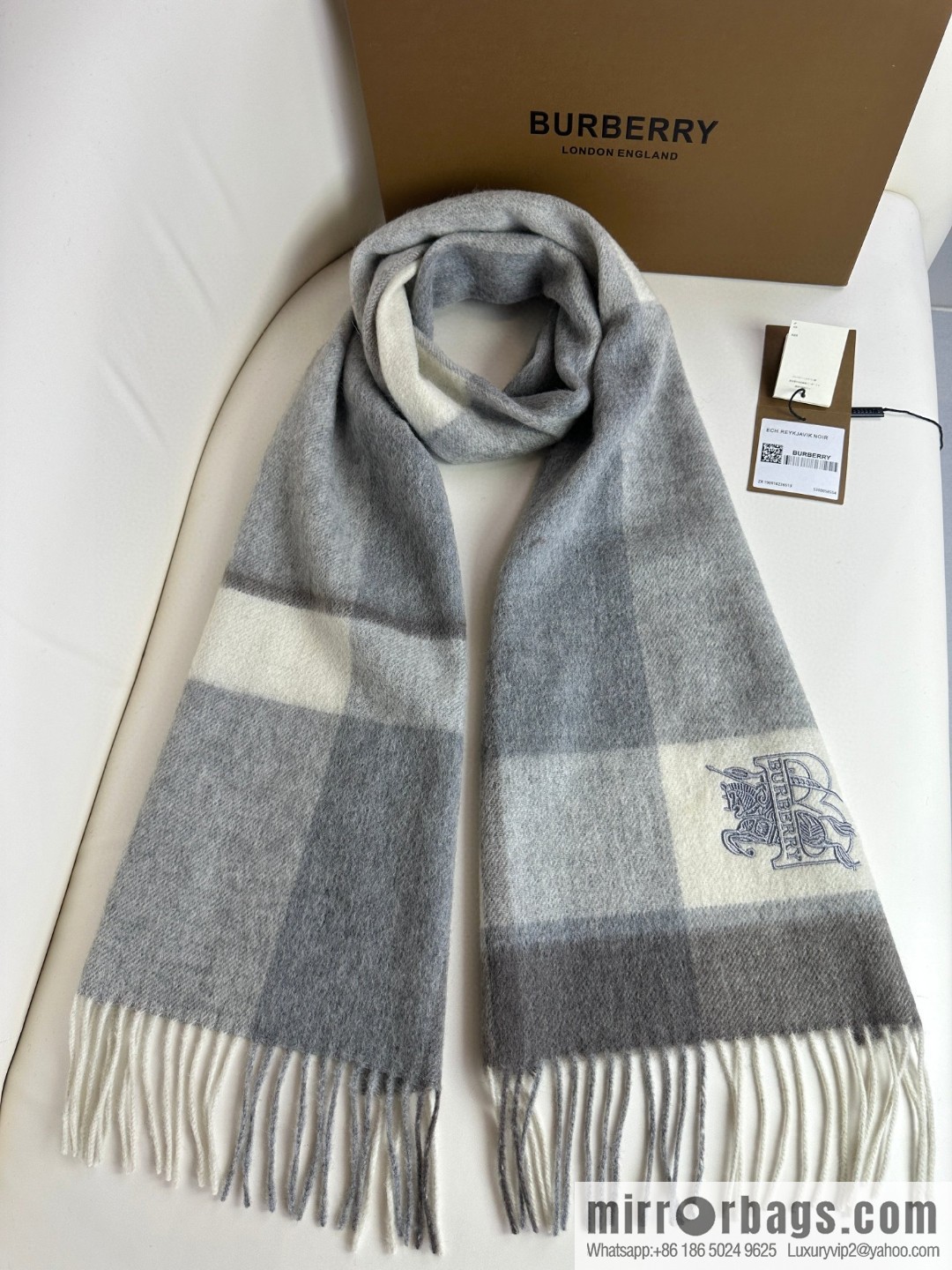 Burberry Burberry will push away the new model in 2023, the new standard of war horse, and the cashmere scarf.