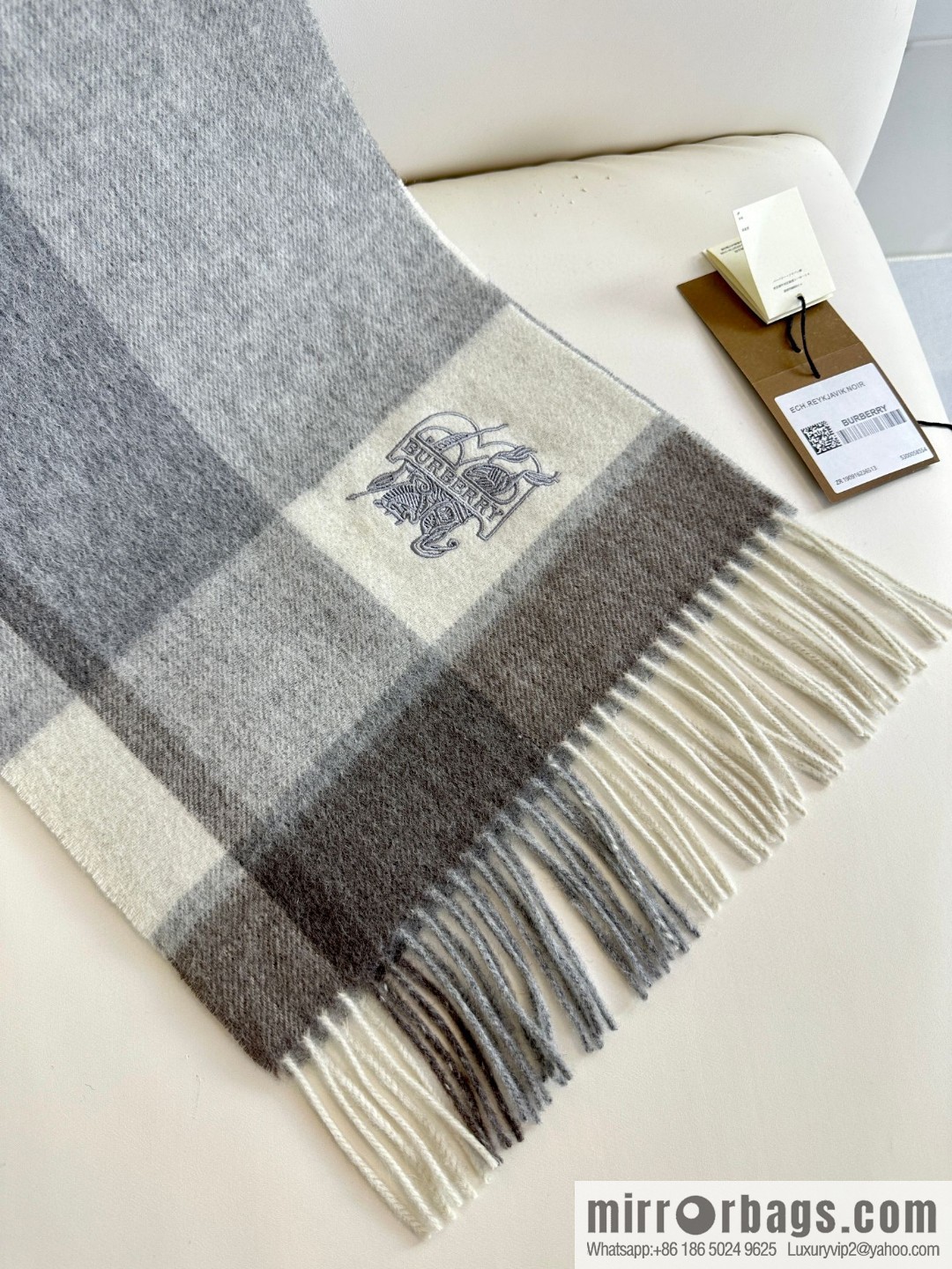 Burberry Burberry will push away the new model in 2023, the new standard of war horse, and the cashmere scarf.