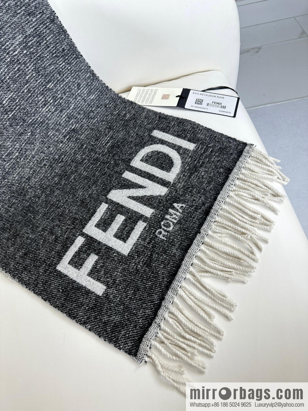 FENDI's latest [Roma] series, cashmere scarf