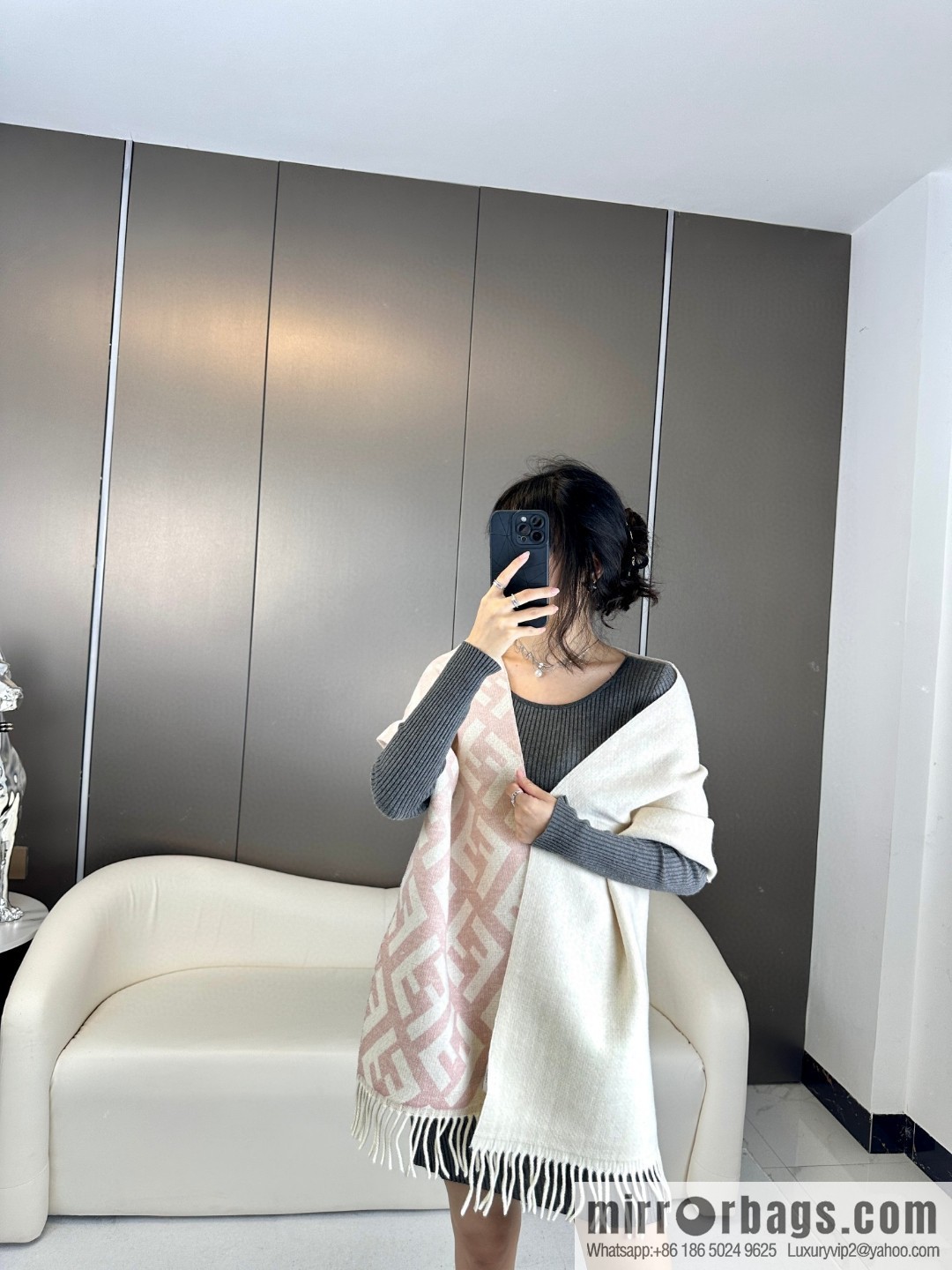 FENDI's latest [Roma] series, cashmere scarf