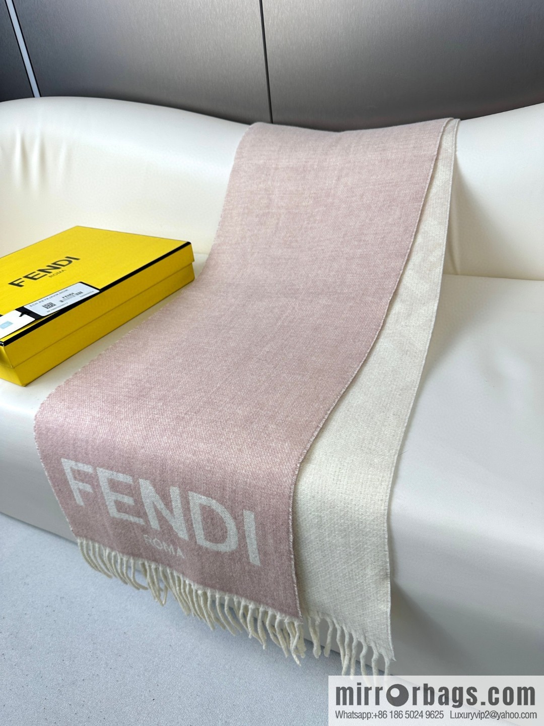 FENDI's latest [Roma] series, cashmere scarf