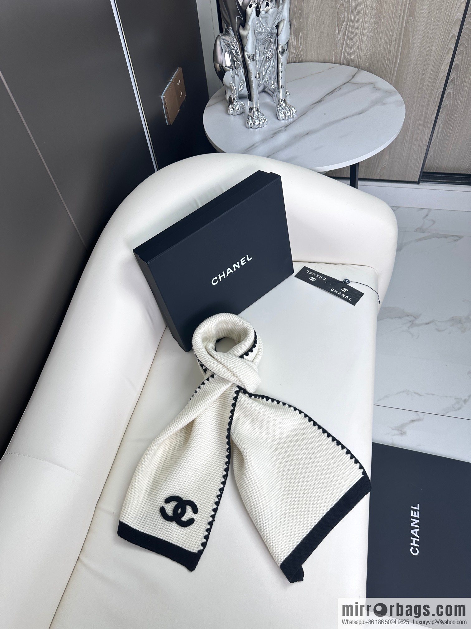 CHANEL wool yarn scarf