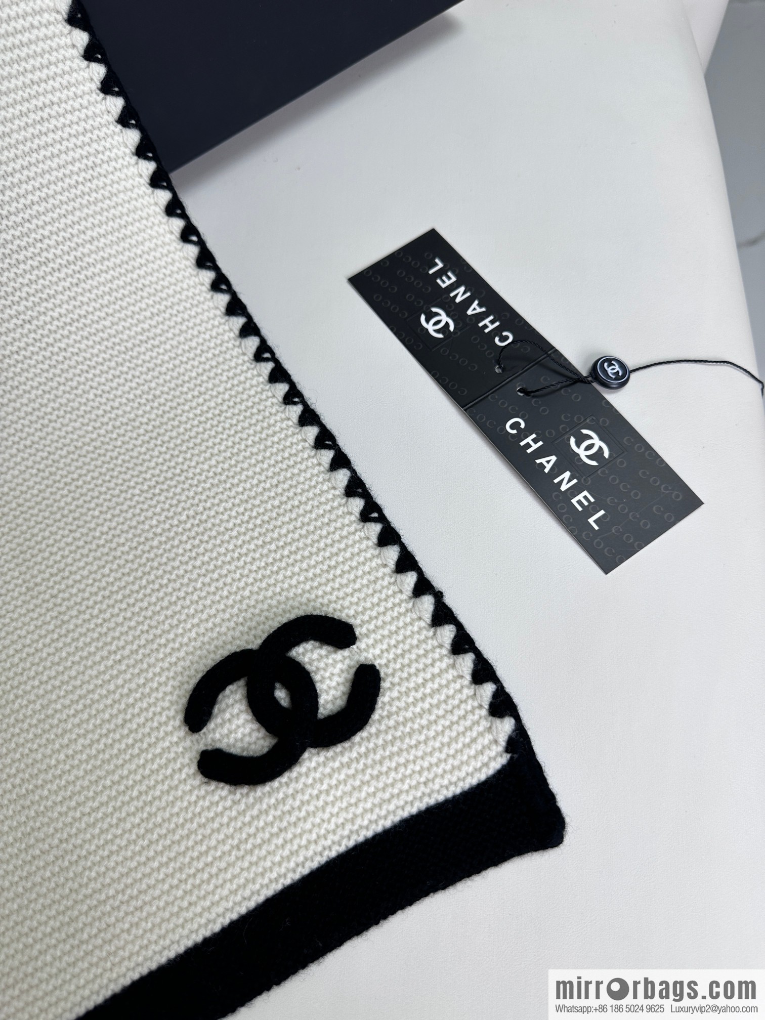 CHANEL wool yarn scarf