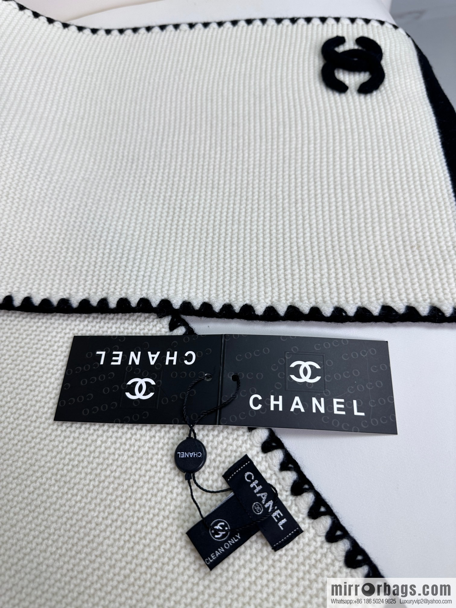 CHANEL wool yarn scarf