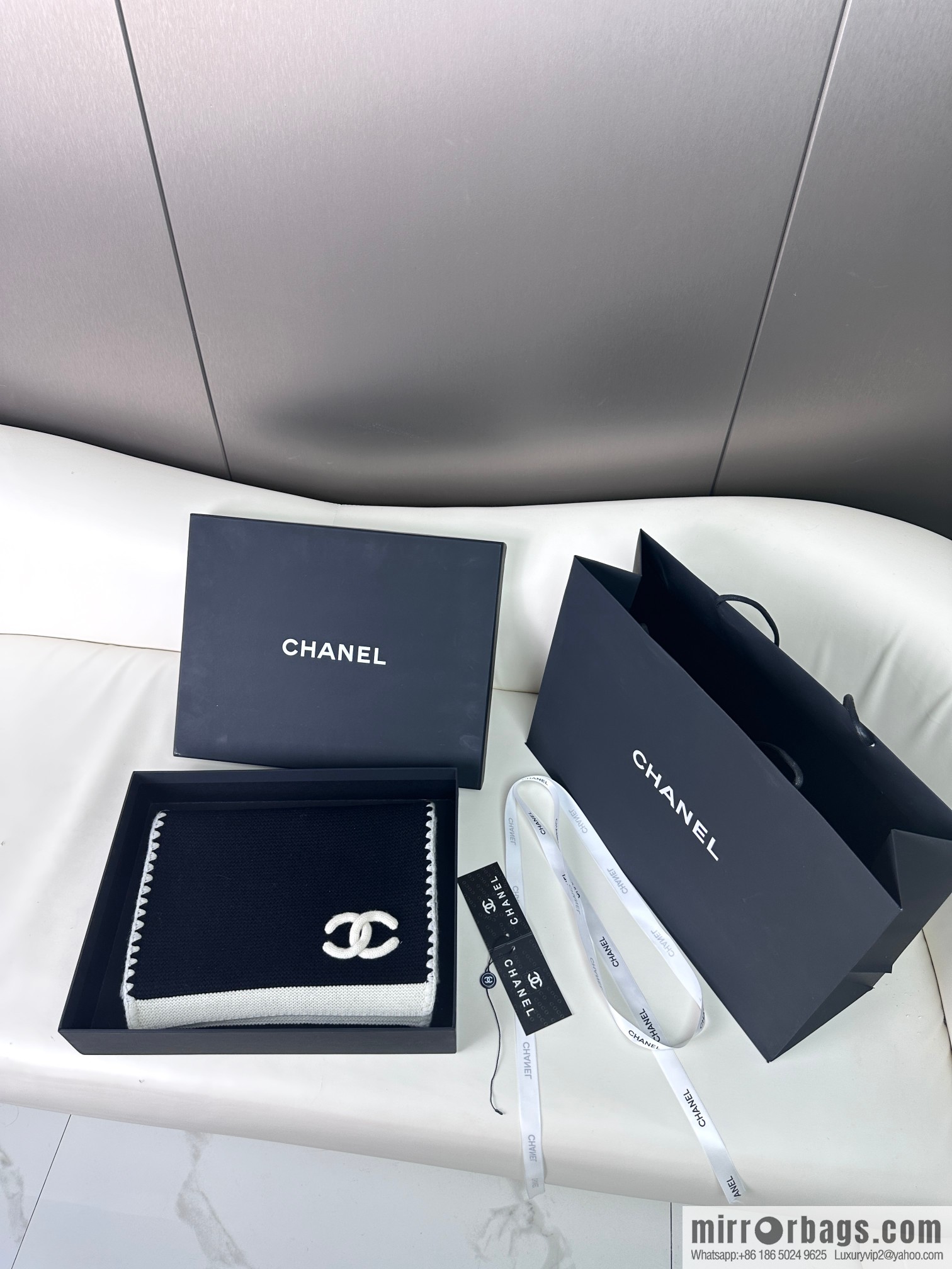 CHANEL wool yarn scarf