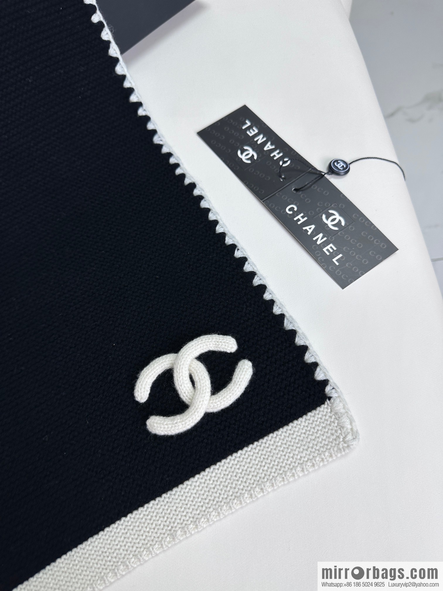 CHANEL wool yarn scarf