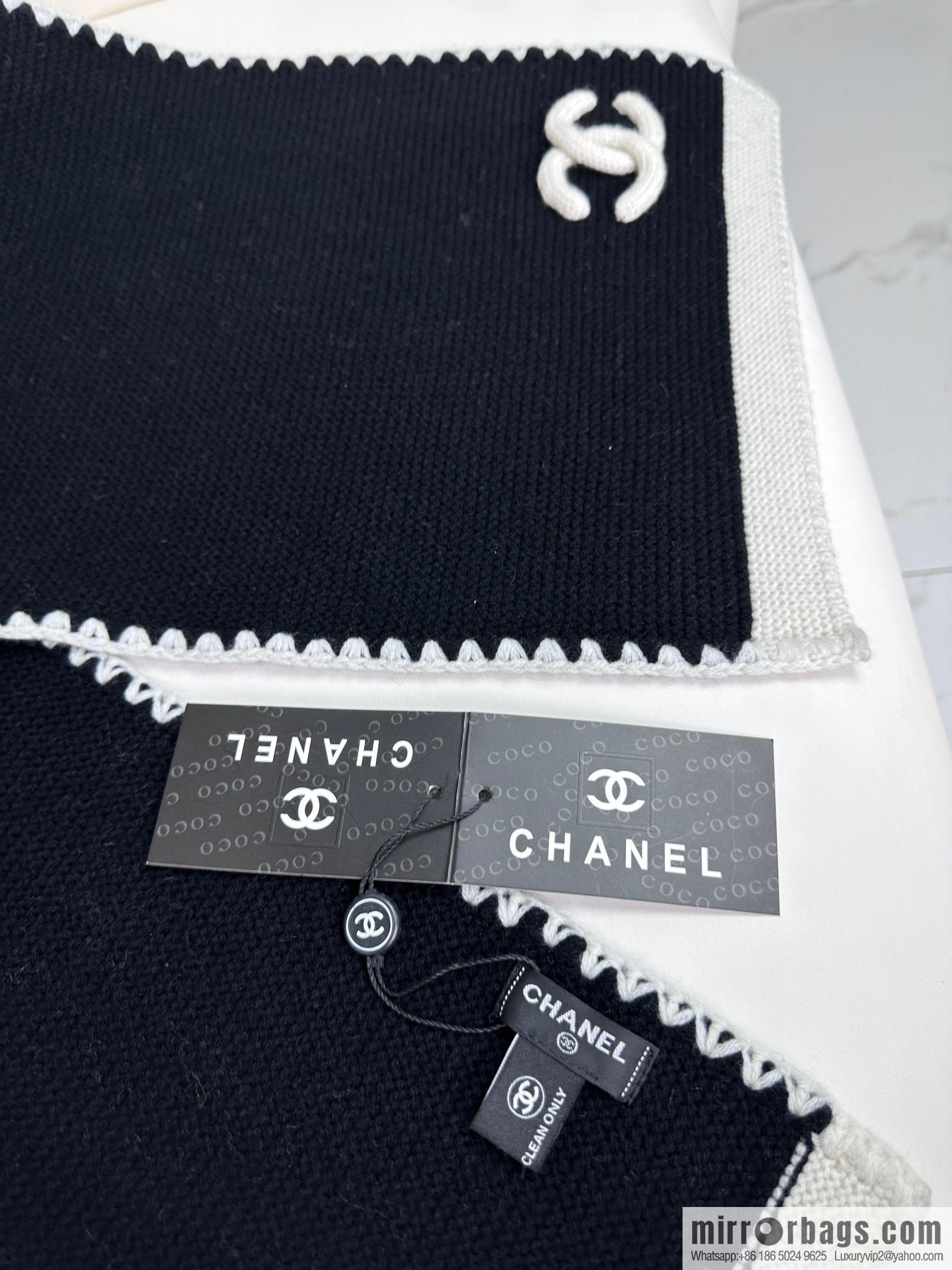 CHANEL wool yarn scarf