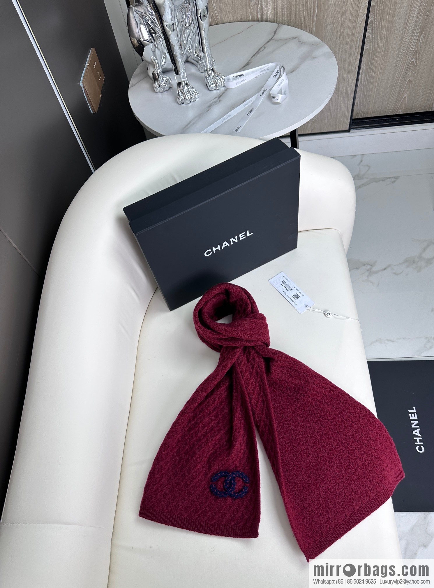 CHANEL New Chanel new product, rhombus logo scarf.