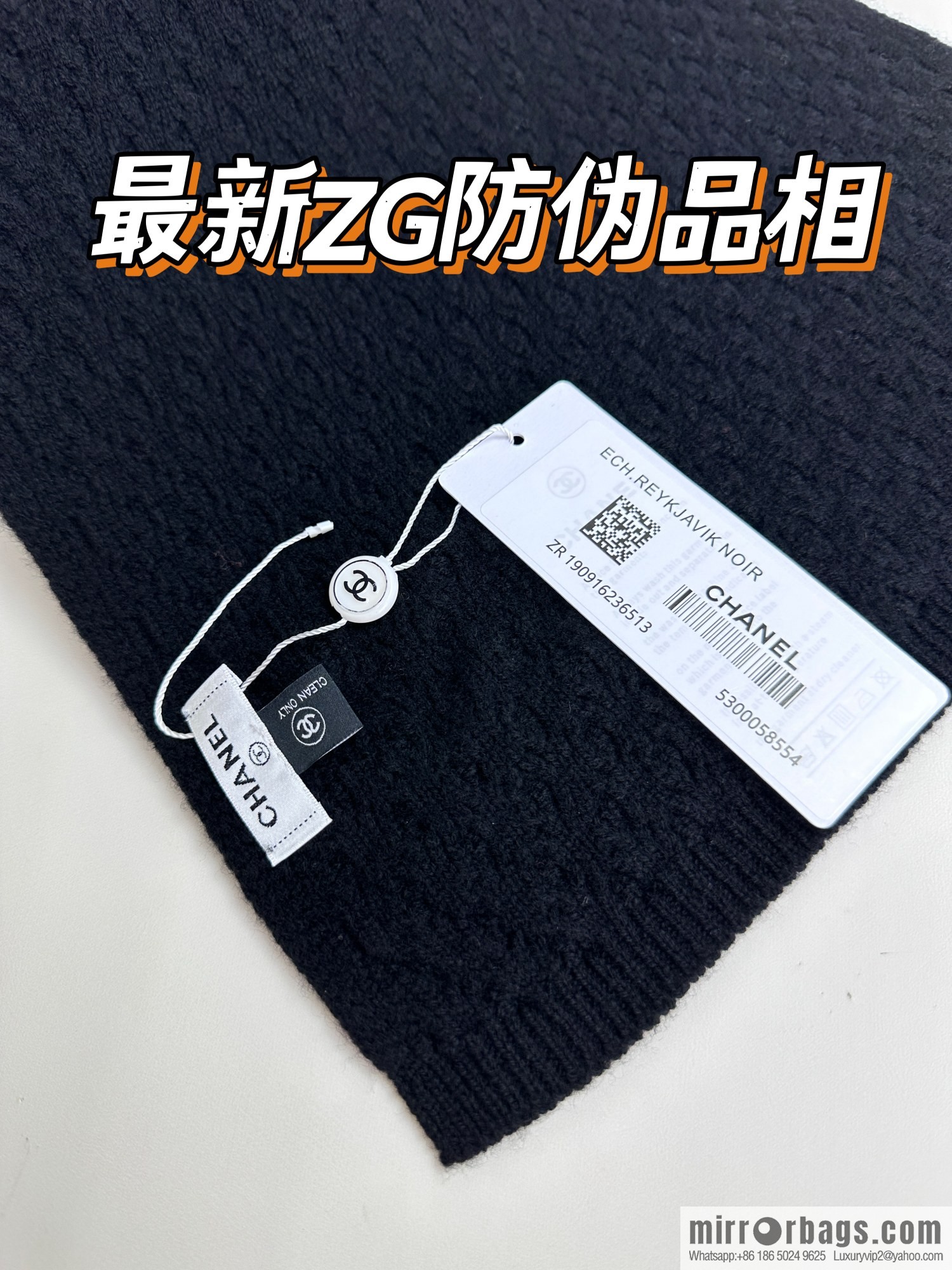 CHANEL New Chanel new product, rhombus logo scarf.