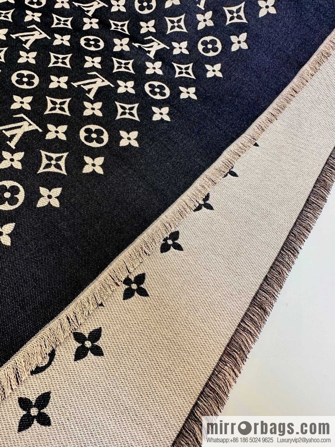LV classic presbyopia long towel