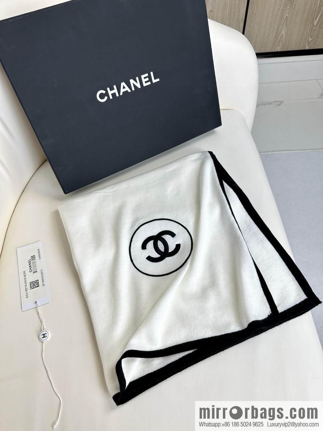 CHANEL Xiaoxiang thin velvet long towel