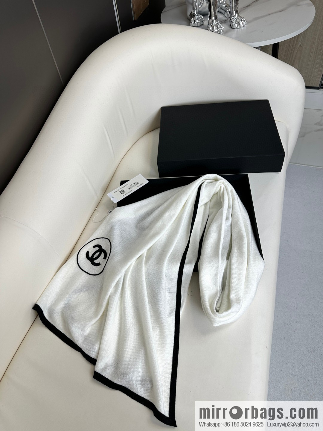 CHANEL Xiaoxiang thin velvet long towel