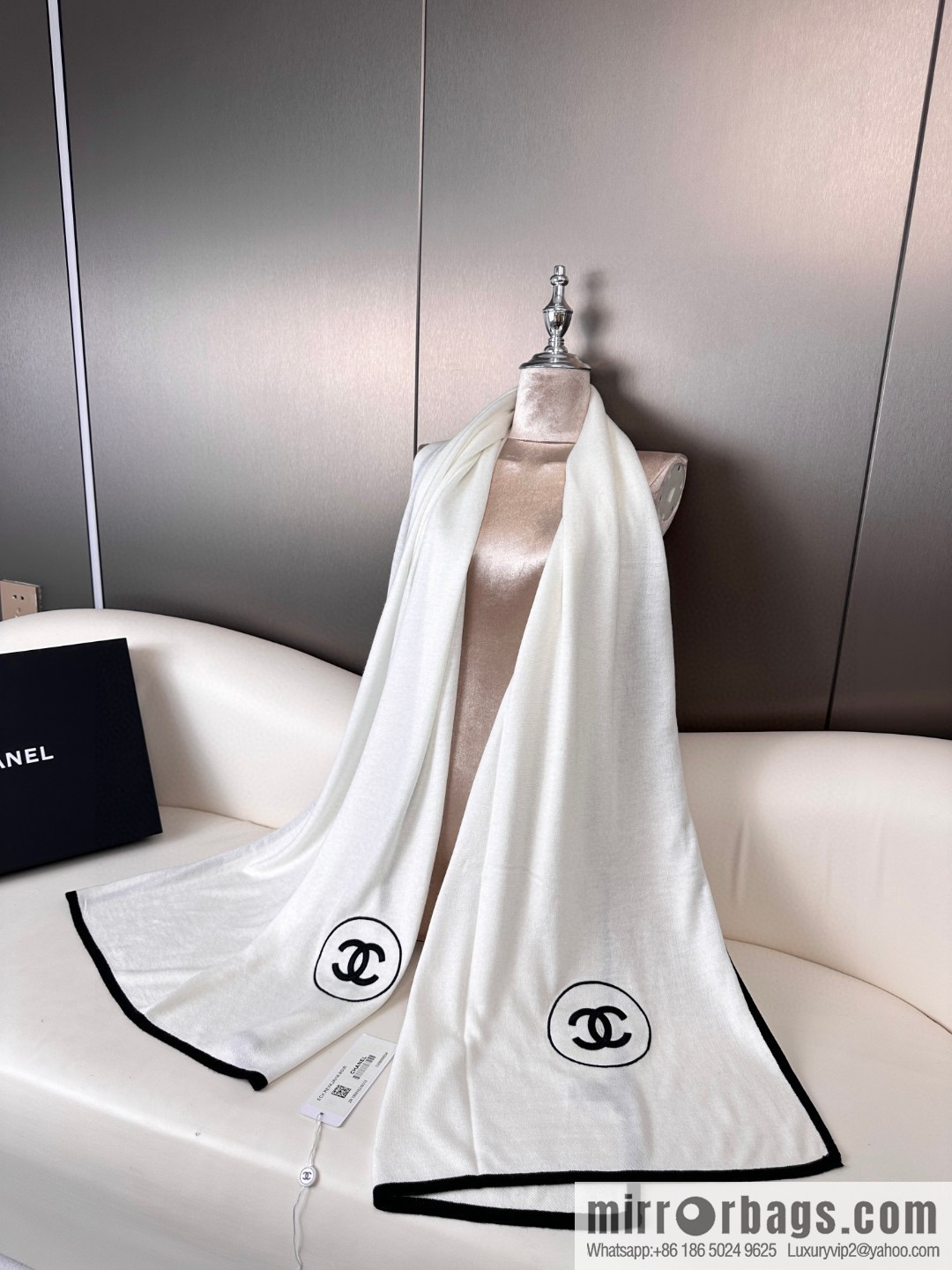 CHANEL Xiaoxiang thin velvet long towel